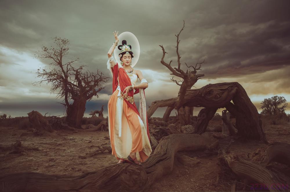 大漠胡杨情 - 38P - 摄影：龍叔 - 模特：婉君-艺语图