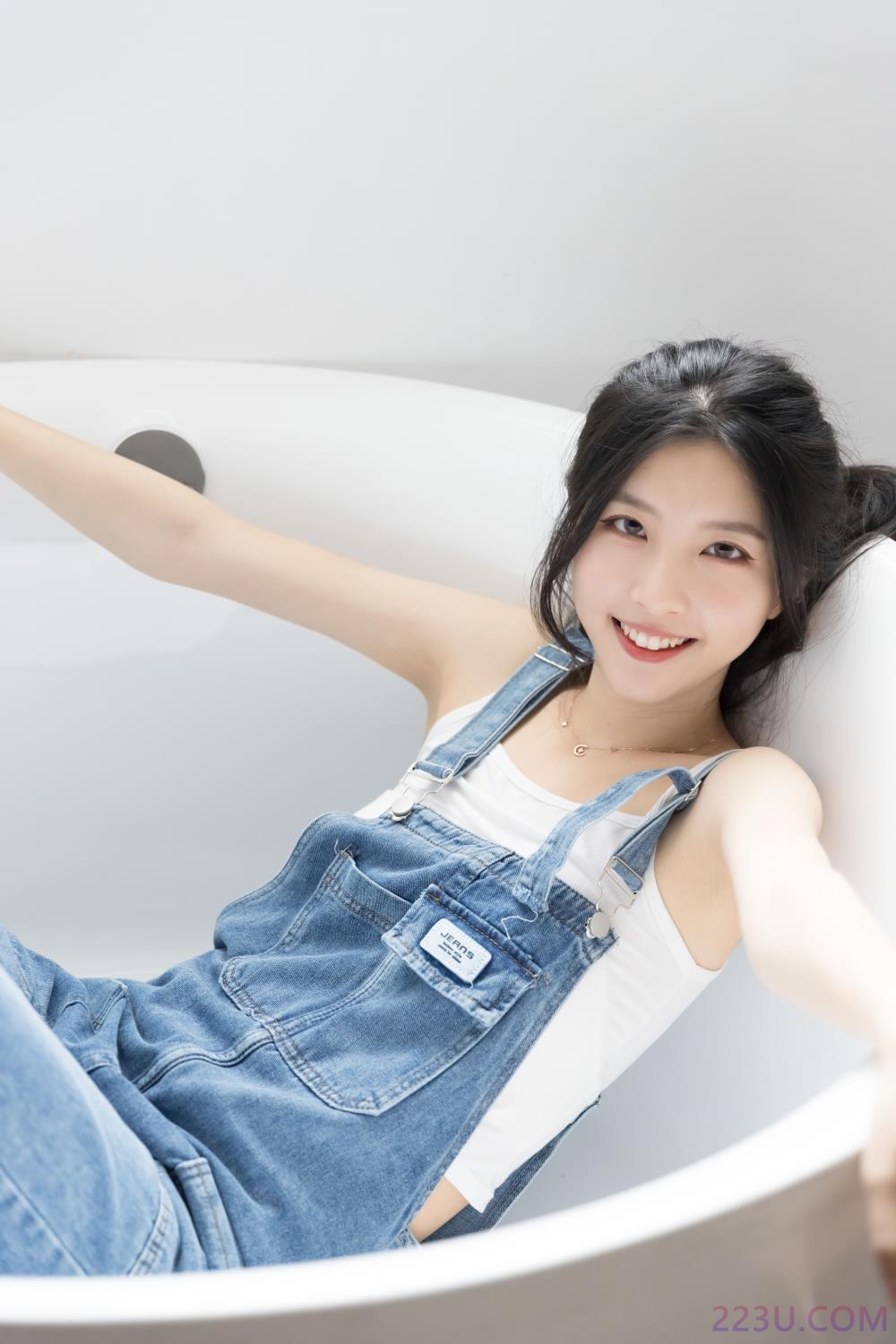 蓝色牛仔裤 – 23P – 摄影：大千Gz – 模特：小铟-艺语图