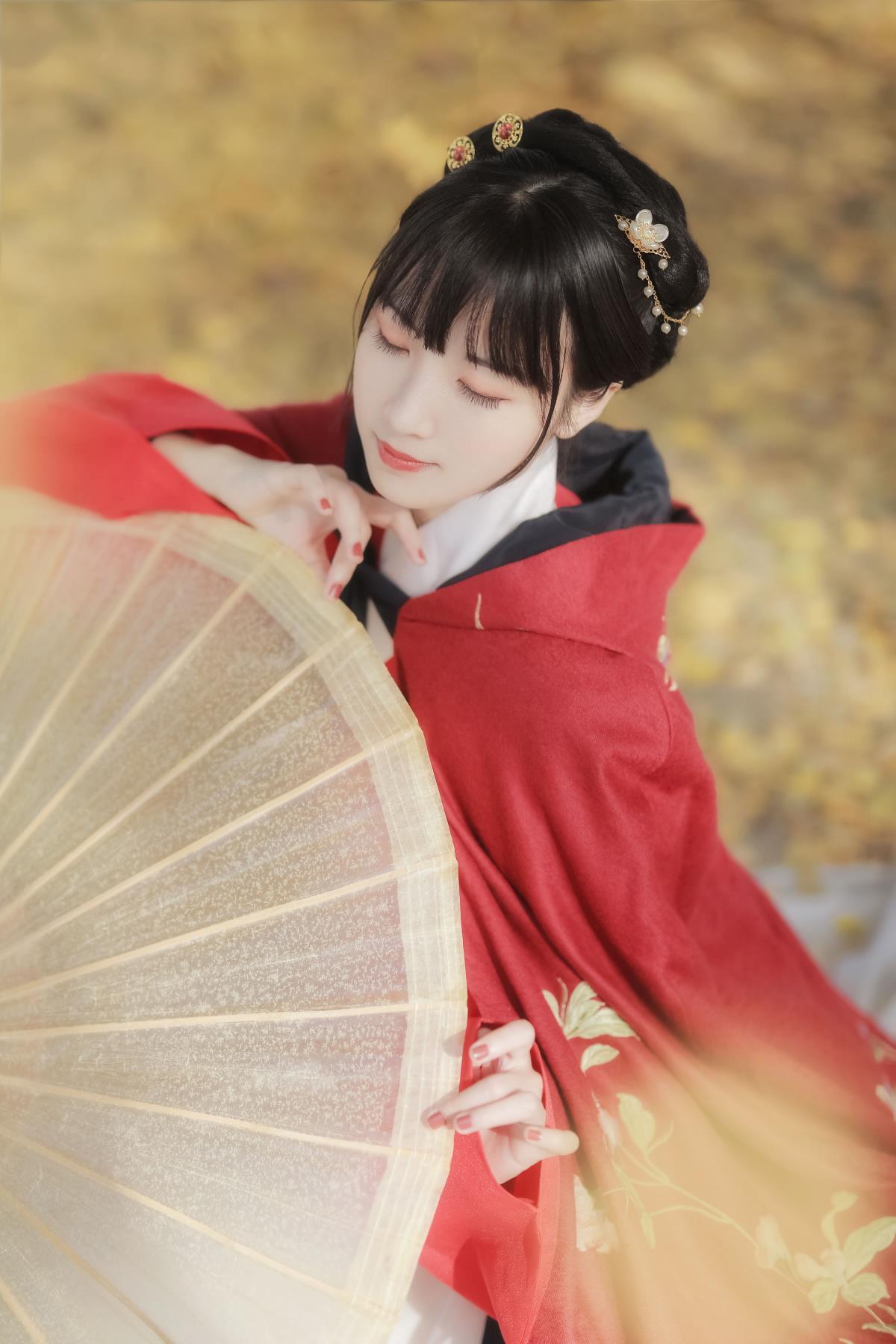 满园银杏落秋风 - 摄影：子瞬 - 模特：荞兜麻黛-艺语图