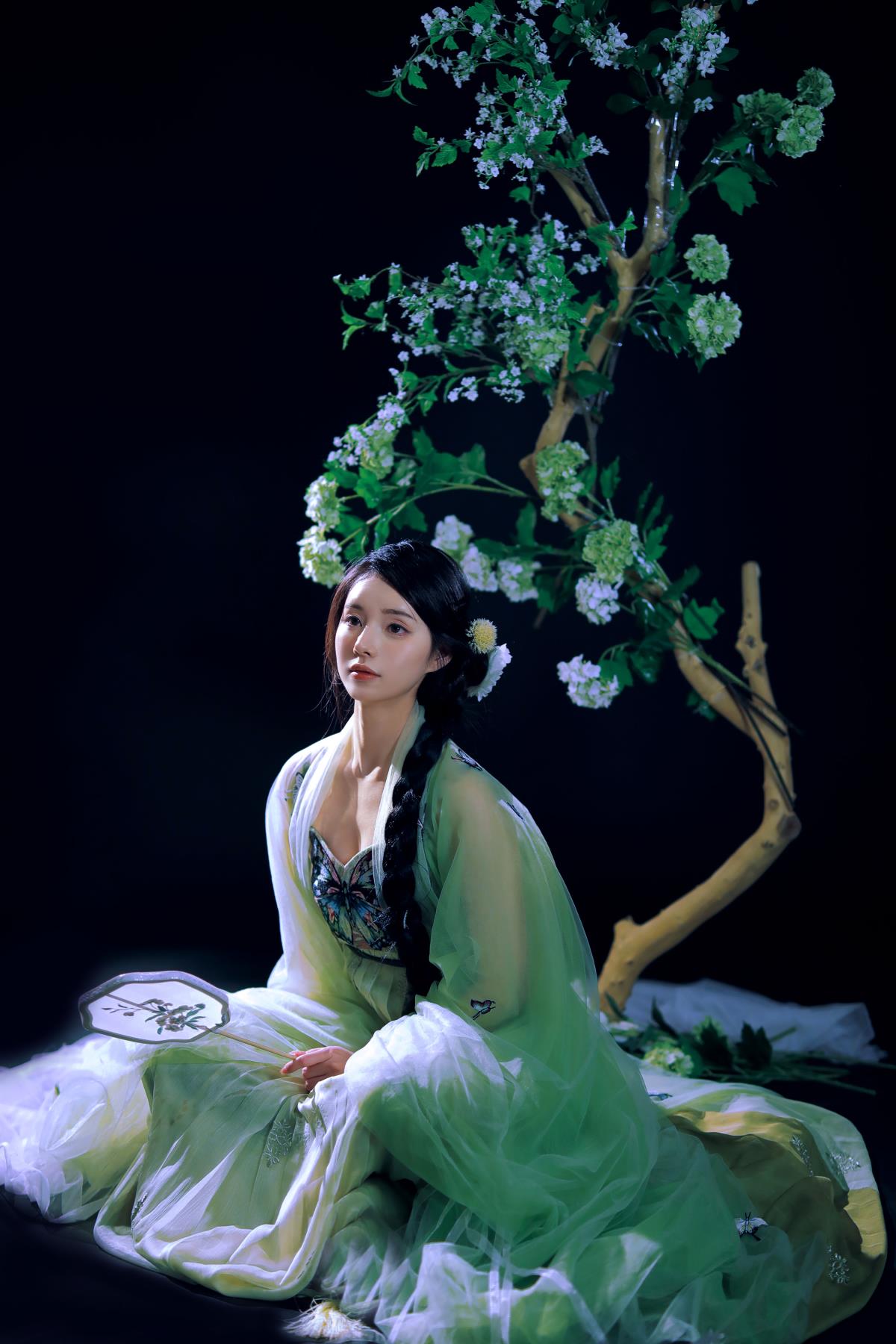 破茧成蝶 – 摄影：甜汐 – 模特：绾颜-艺语图