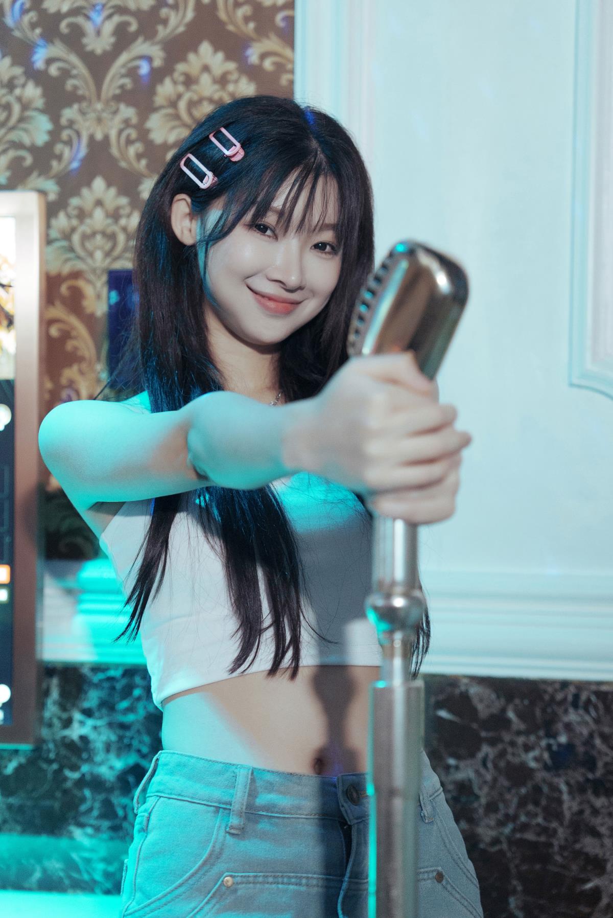 欢唱KTV，麦霸现场 – 摄影：胡渣 – 模特：七七-艺语图