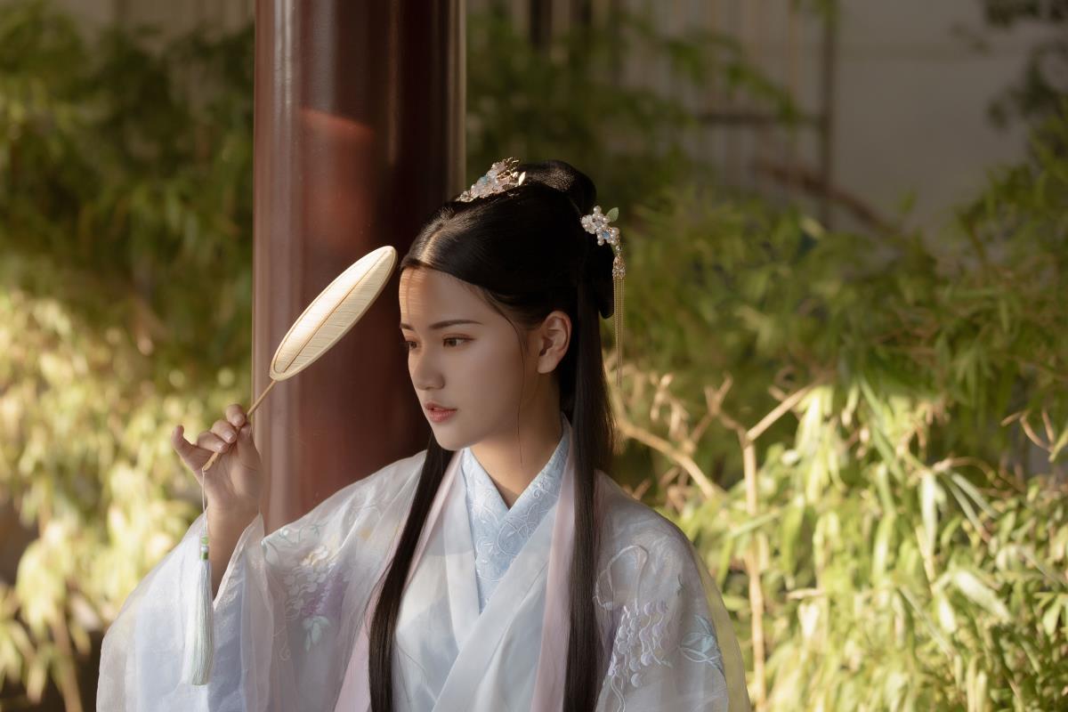 明月可依 – 摄影：叶小屿 – 模特：甜佳酱-艺语图