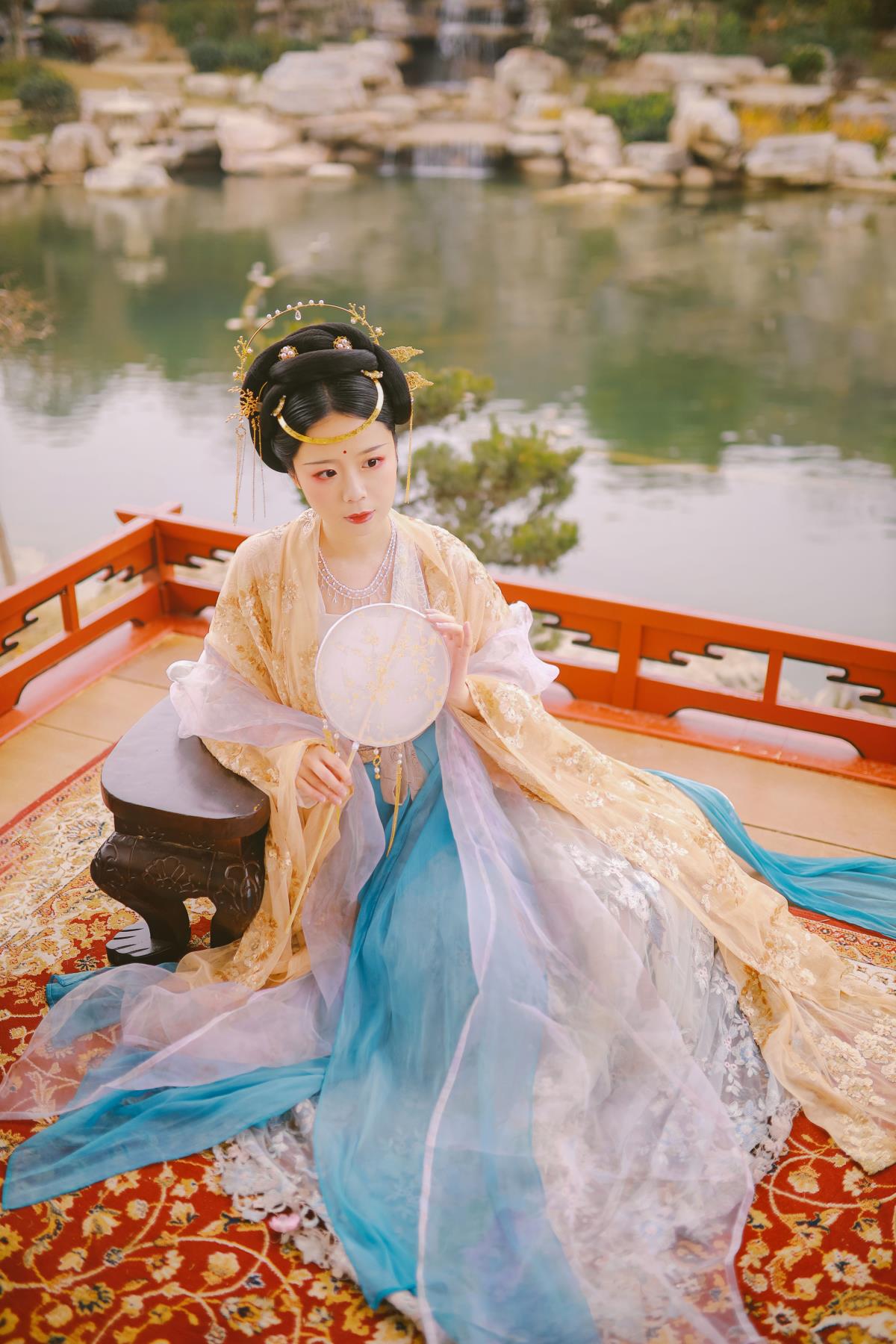 云想衣裳花想容 – 摄影：是吴小黑呀 – 模特：Suky喜欢软绵绵毛茸茸的团子-艺语图