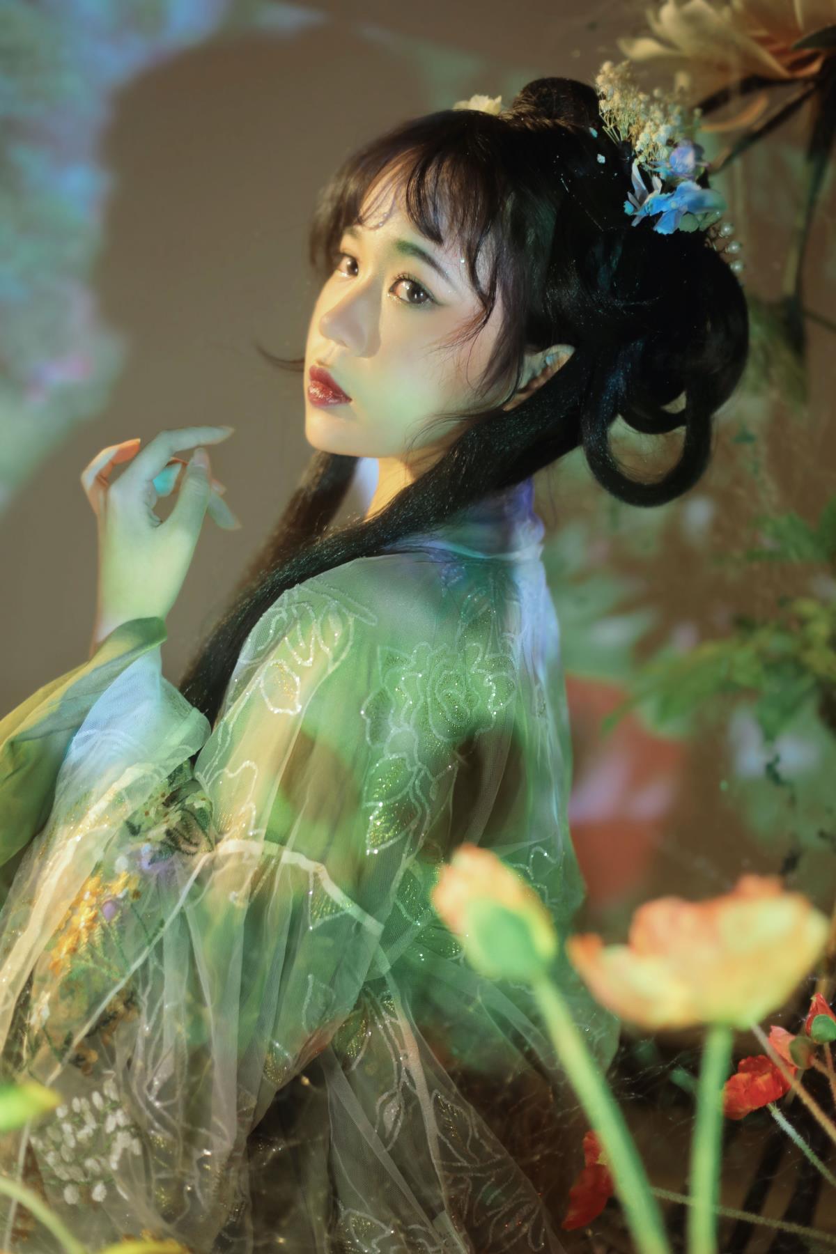 小菌人 – 摄影：一口流心芝士 – 模特：一只高高-艺语图