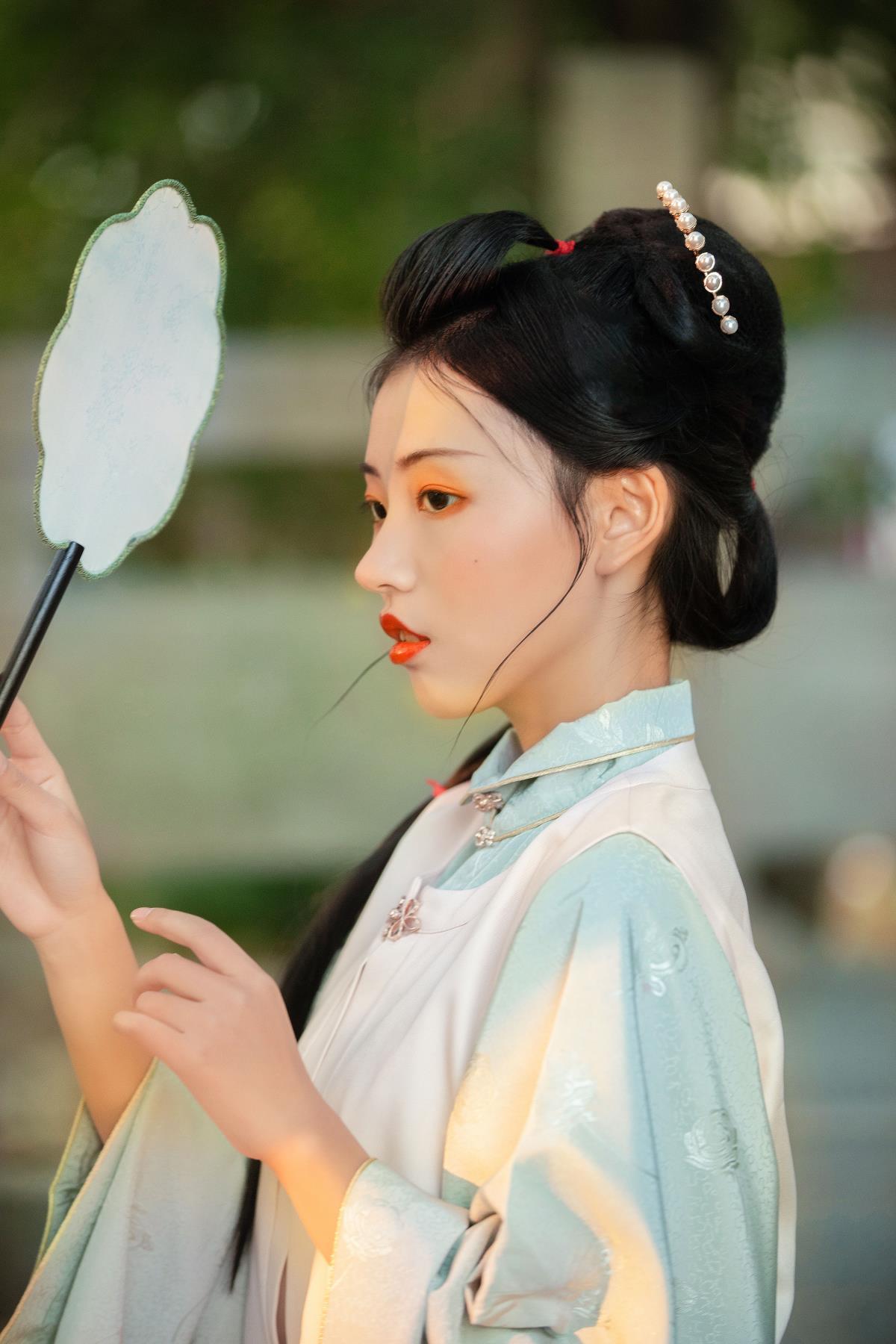 春雨杏花急急落 – 摄影：叶小屿 – 模特：日落欣橙-艺语图