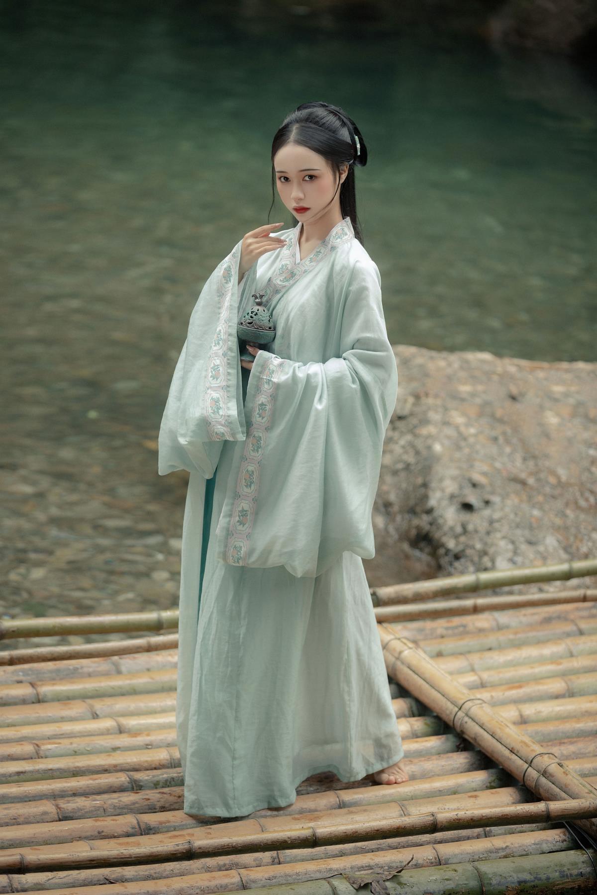 轻舟 - 摄影：孙淼淼_淼淼淼淼 - 模特：梨一依-艺语图