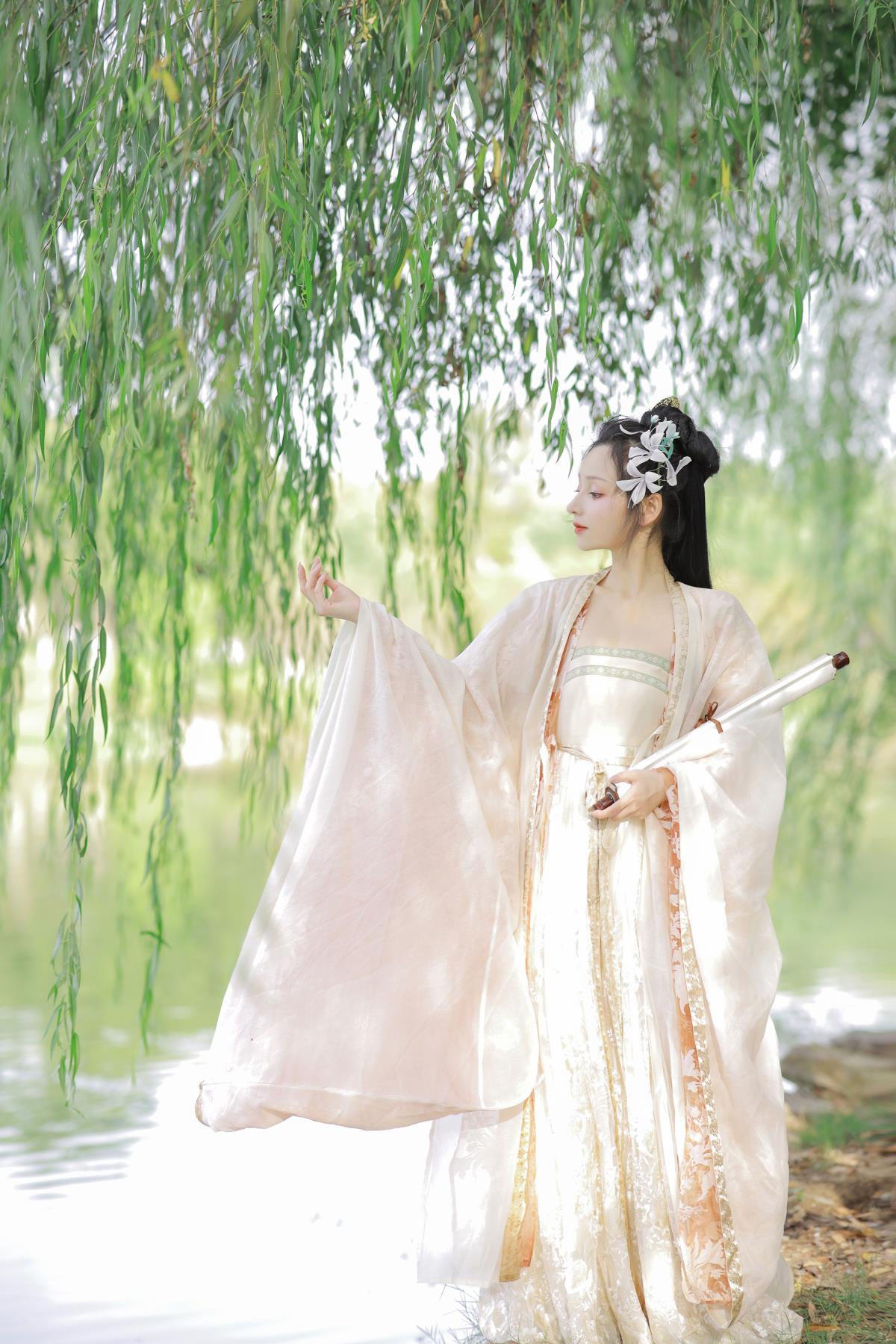 浮生若梦 – 摄影：是吴小黑呀 – 模特：猫猫猫阿姨-艺语图