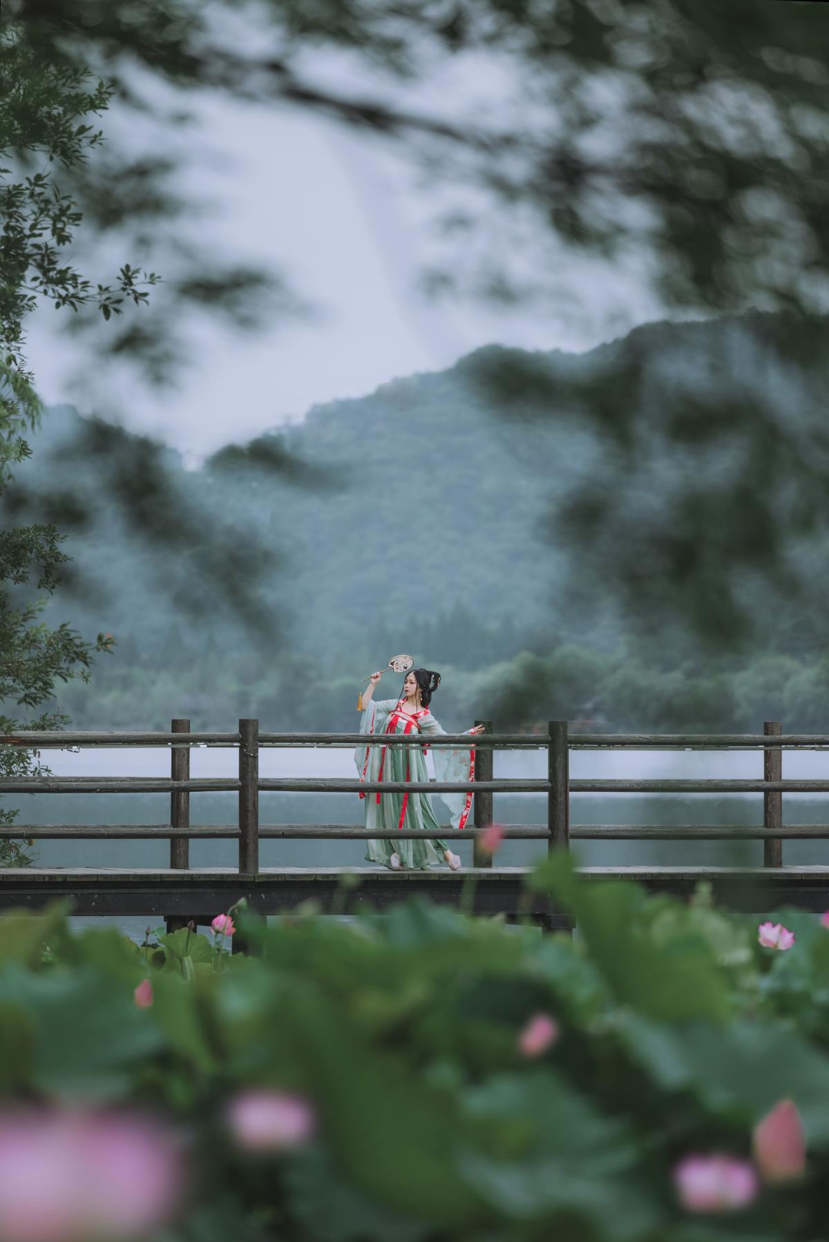 风荷举 – 摄影：摄影米若 – 模特：阡墨红尘-艺语图