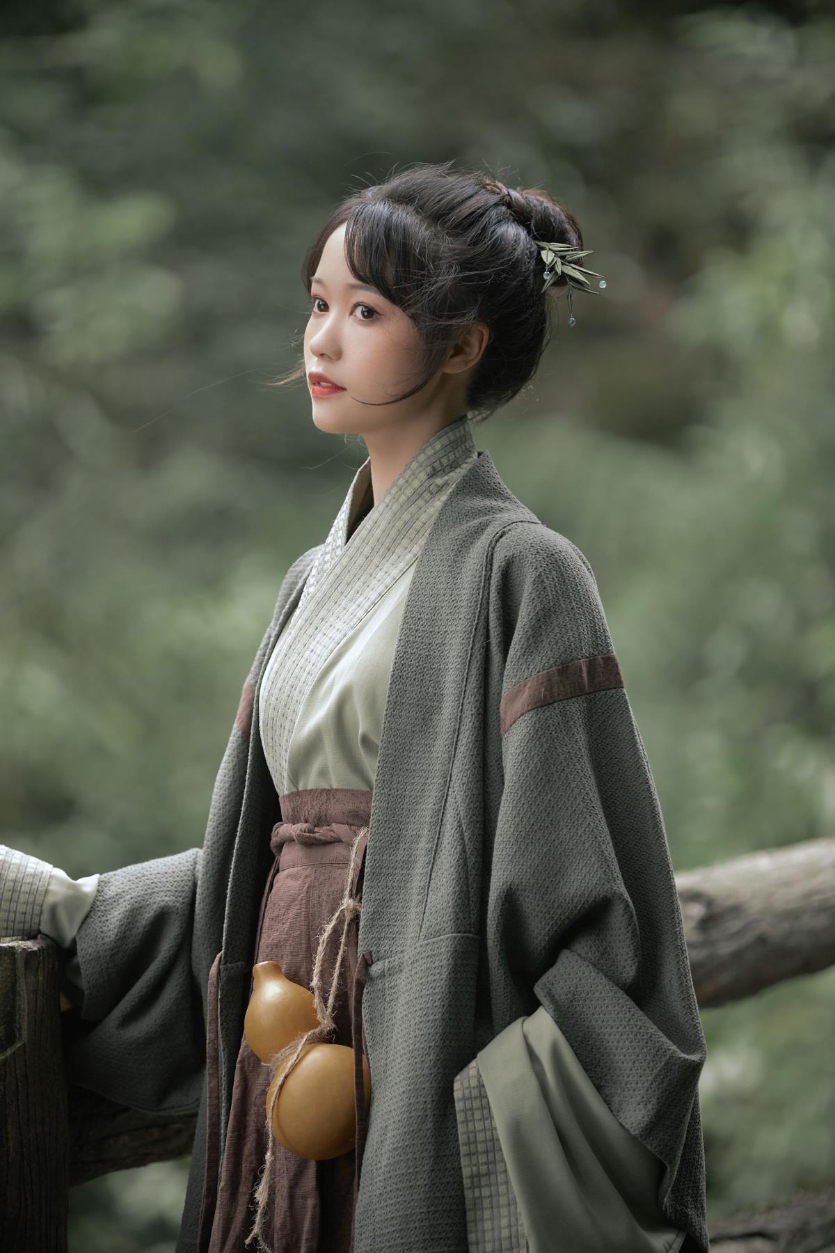 上山 – 摄影：孙淼淼_淼淼淼淼 – 模特：梨一依-艺语图