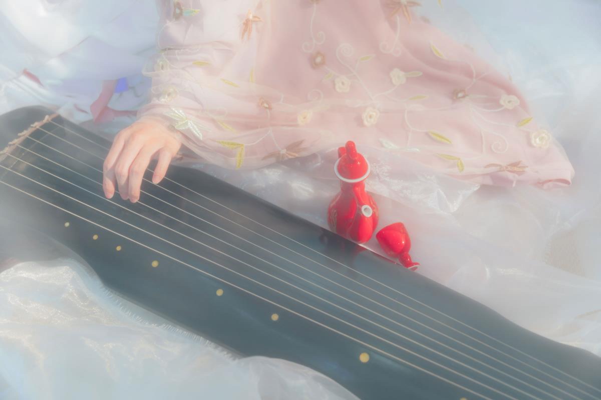 琴语 – 摄影：摄影米若 – 模特：秘制大何酱-艺语图