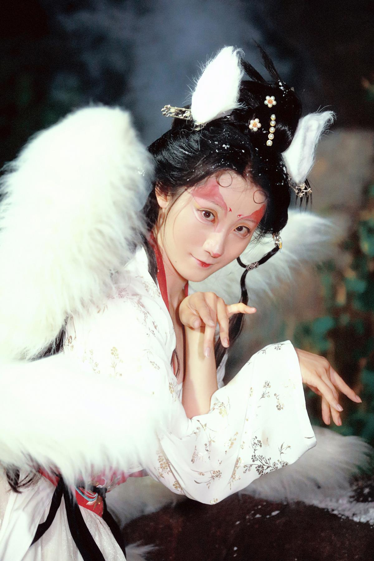 九尾 – 摄影：溜花梨 – 模特：钰子-舞者王钰-艺语图