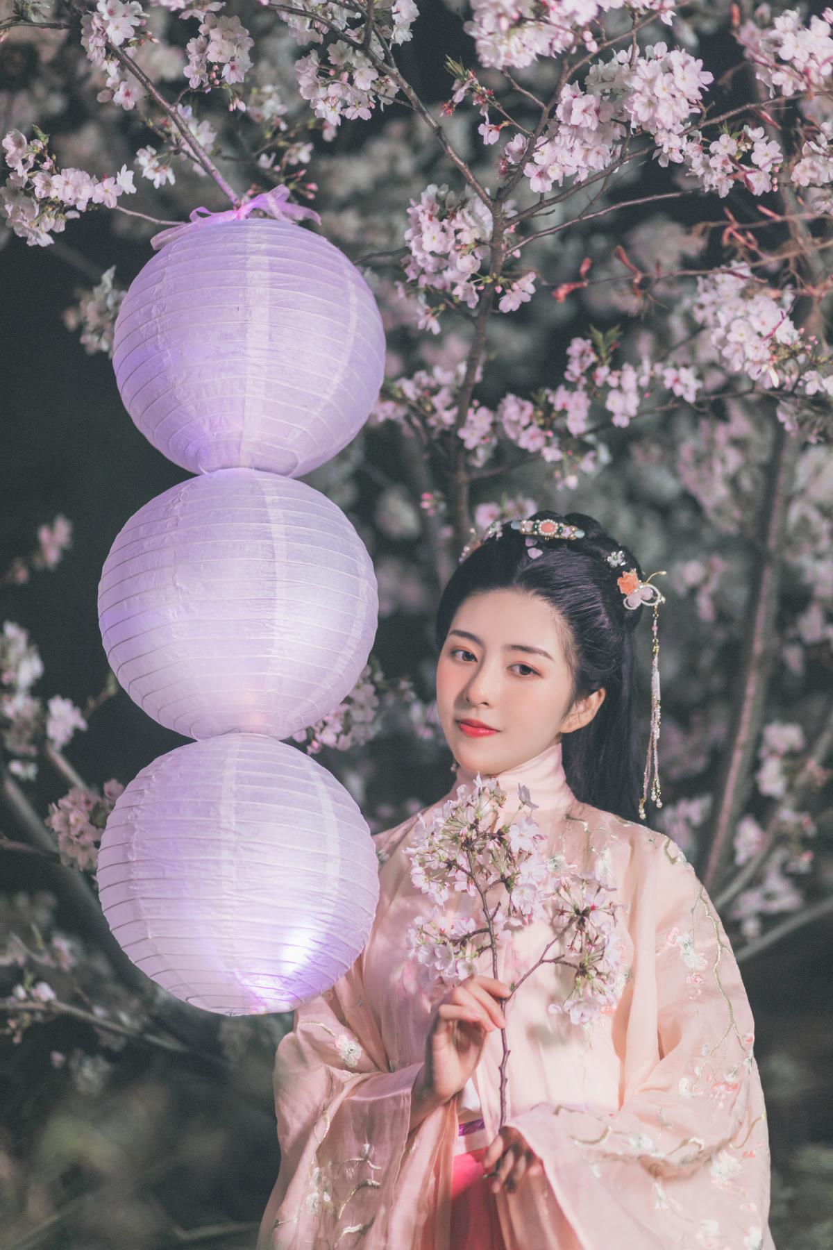 夜樱 – 摄影：摄影米若 – 模特：秘制大何酱-艺语图