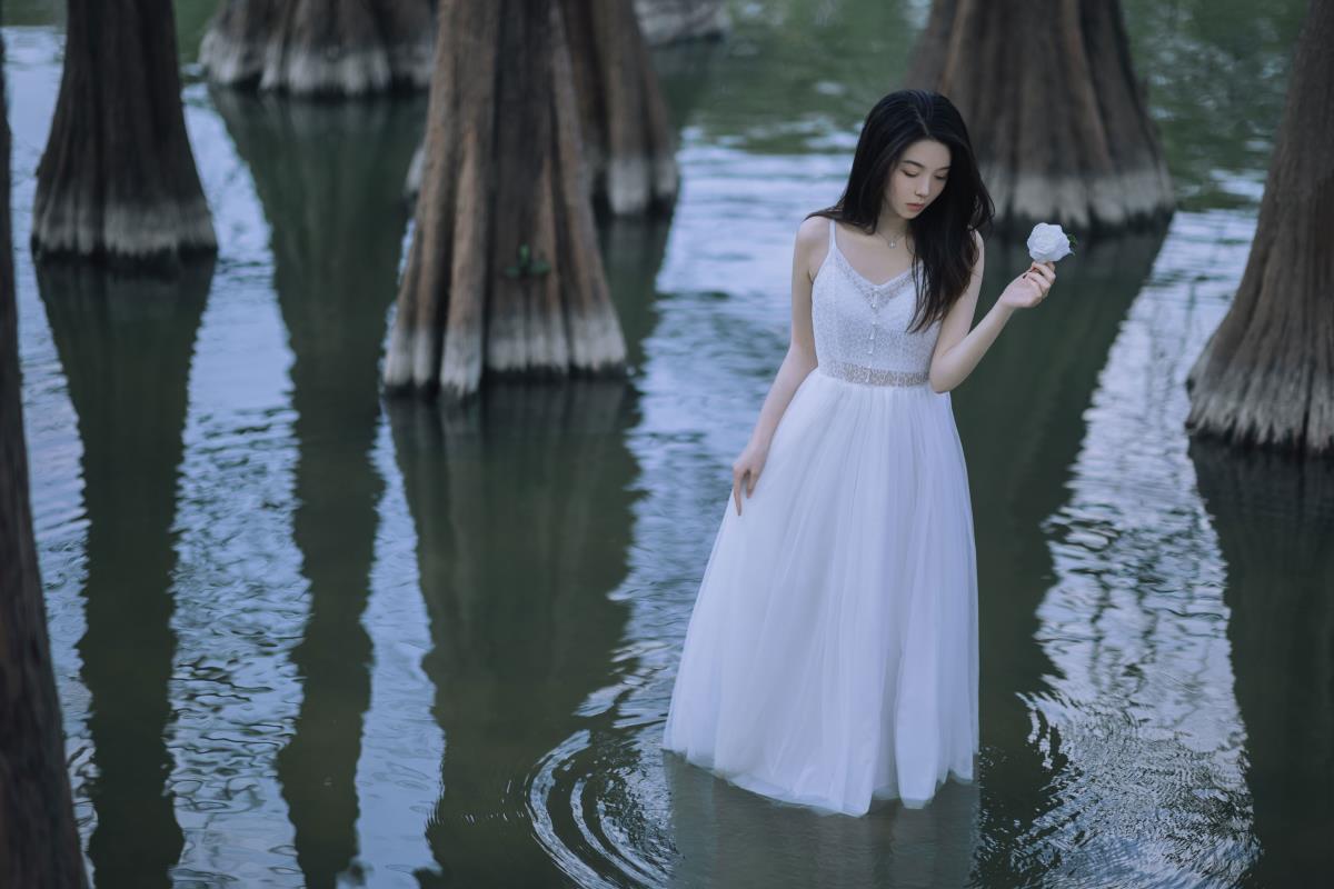水生植物 – 摄影：若寒Rock – 模特：航子就是航子呀-艺语图