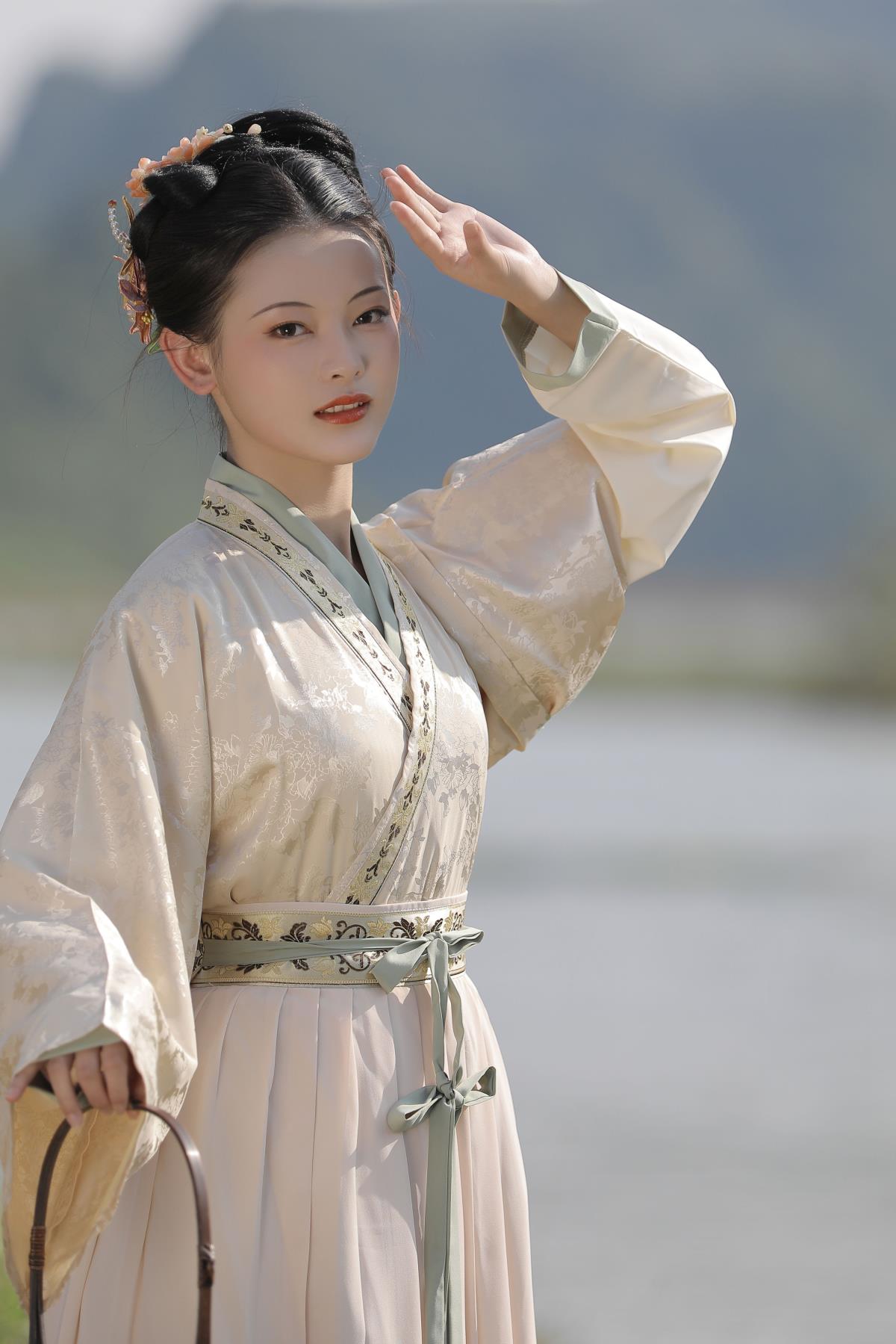 山水之间  – 摄影：槐枝- – 模特：岳红橙黄绿蓝靛紫铮-艺语图