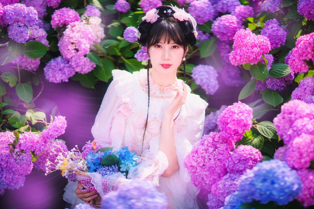 映花面 - 摄影：摄影师不可说 - 模特：初茶-艺语图