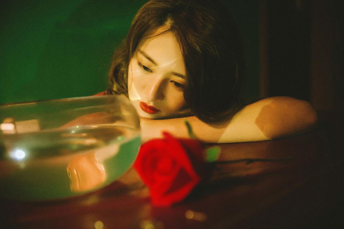 红 – 摄影：凤归尘 – 模特：五更天的沈公子-艺语图