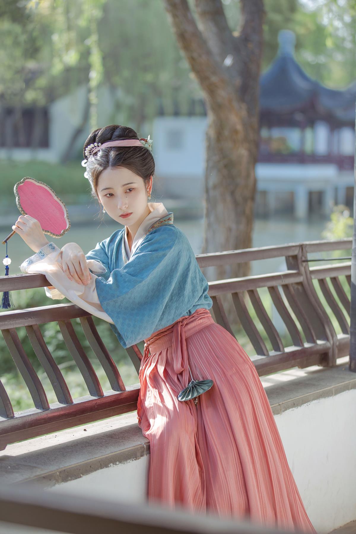 拾尽千苍色，携来两袖风 – 摄影：双木嘉容 – 模特：五月的三花猫-艺语图