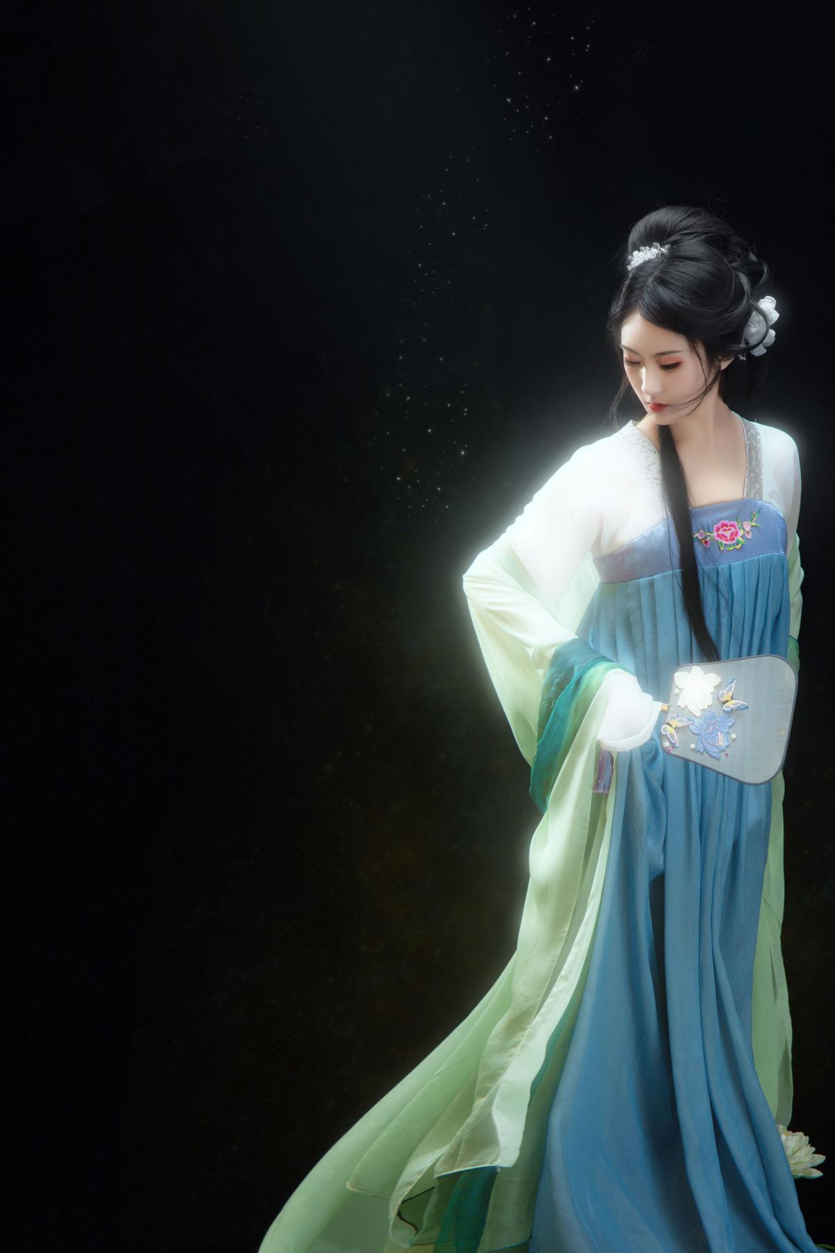 芰荷香 – 摄影：@鹏叔 – 模特：妮妮-艺语图