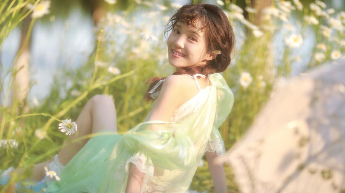 她在光里徜徉 - 摄影：摄影师暗栀 - 模特：西西-艺语图