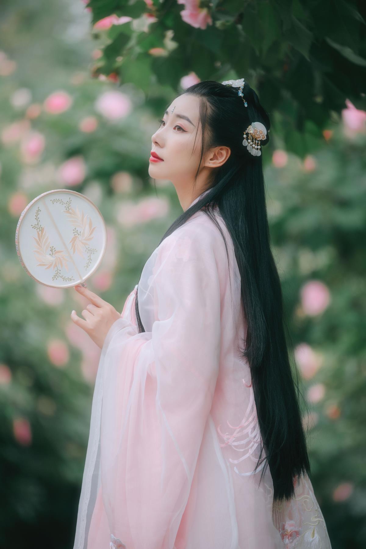 粉蝶 – 摄影：米木兮 – 模特：木哥-艺语图