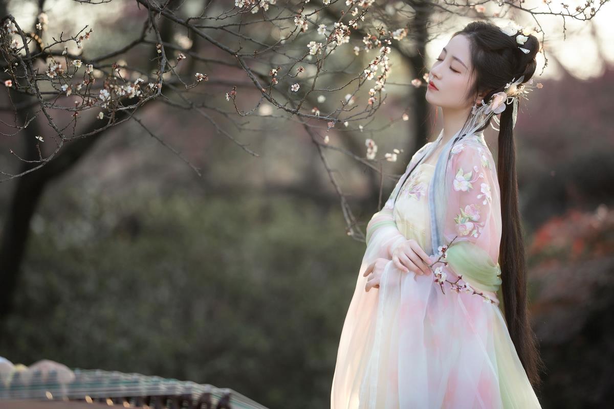 暗香 – 摄影：花间 – 模特：小温暖想要个大太阳-艺语图