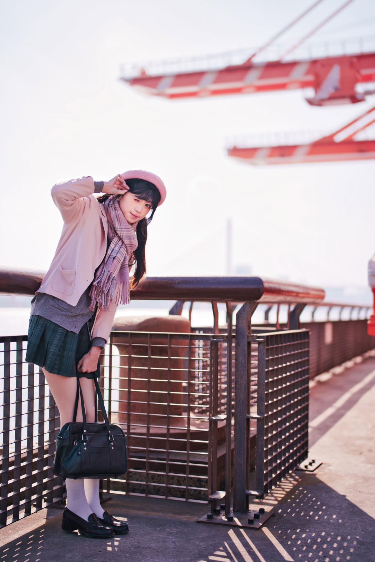 滨江粉色jk – 摄影：阿宏 – 模特：吞树莓-艺语图