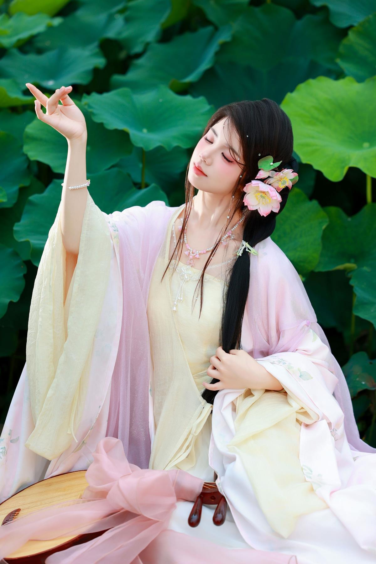 蕊花中 - 摄影：荷叶叶 - 模特：小杜同学-艺语图