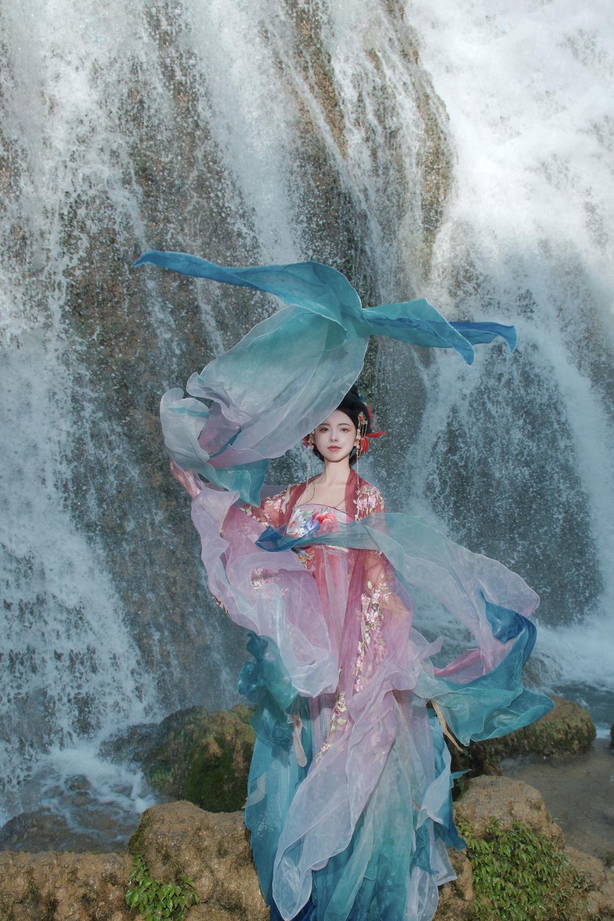 倾城 – 摄影：本宽 – 模特：一新-艺语图