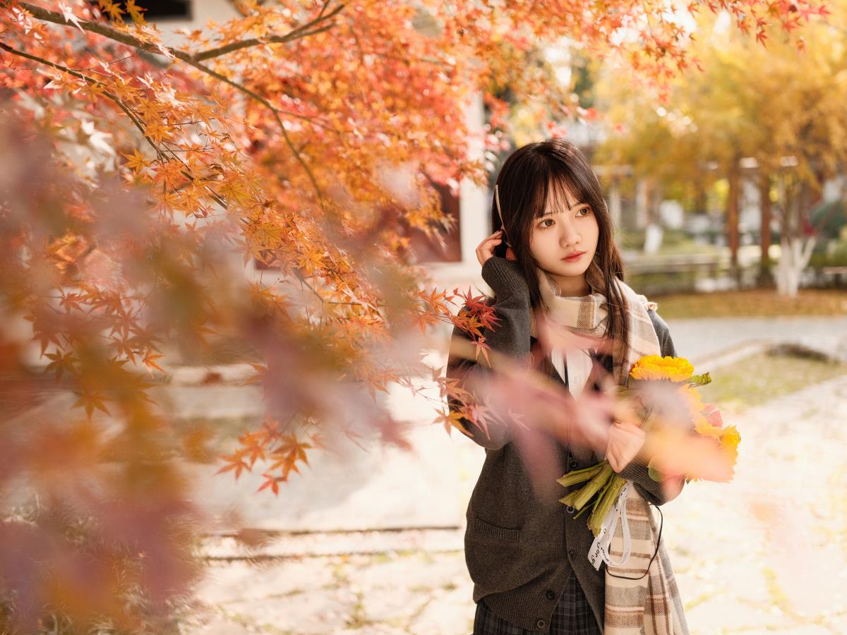 枫叶醉人颜 - 摄影：随遇 - 模特：不许翘二郎腿-艺语图