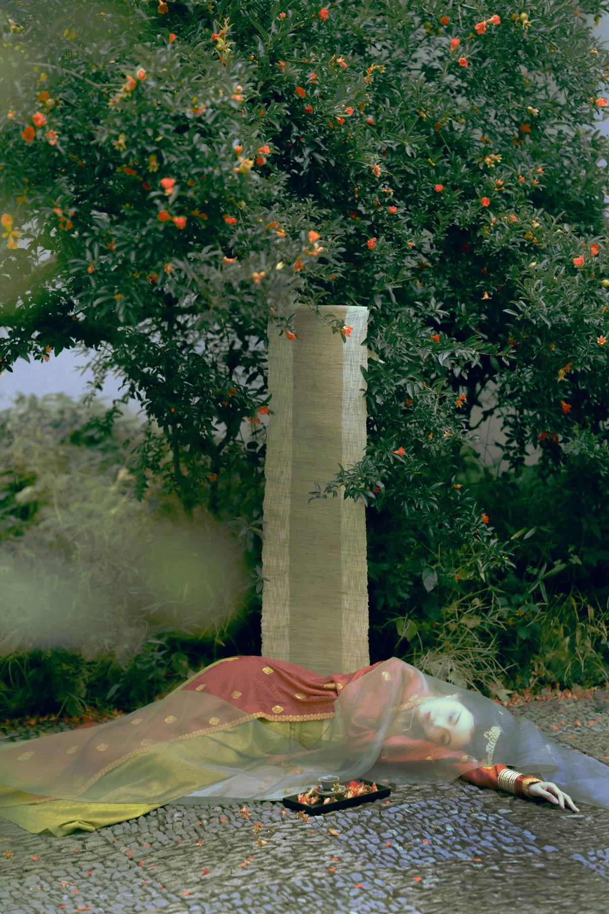 石榴花魂 - 摄影：扶卮 - 模特：一只梳子君-艺语图