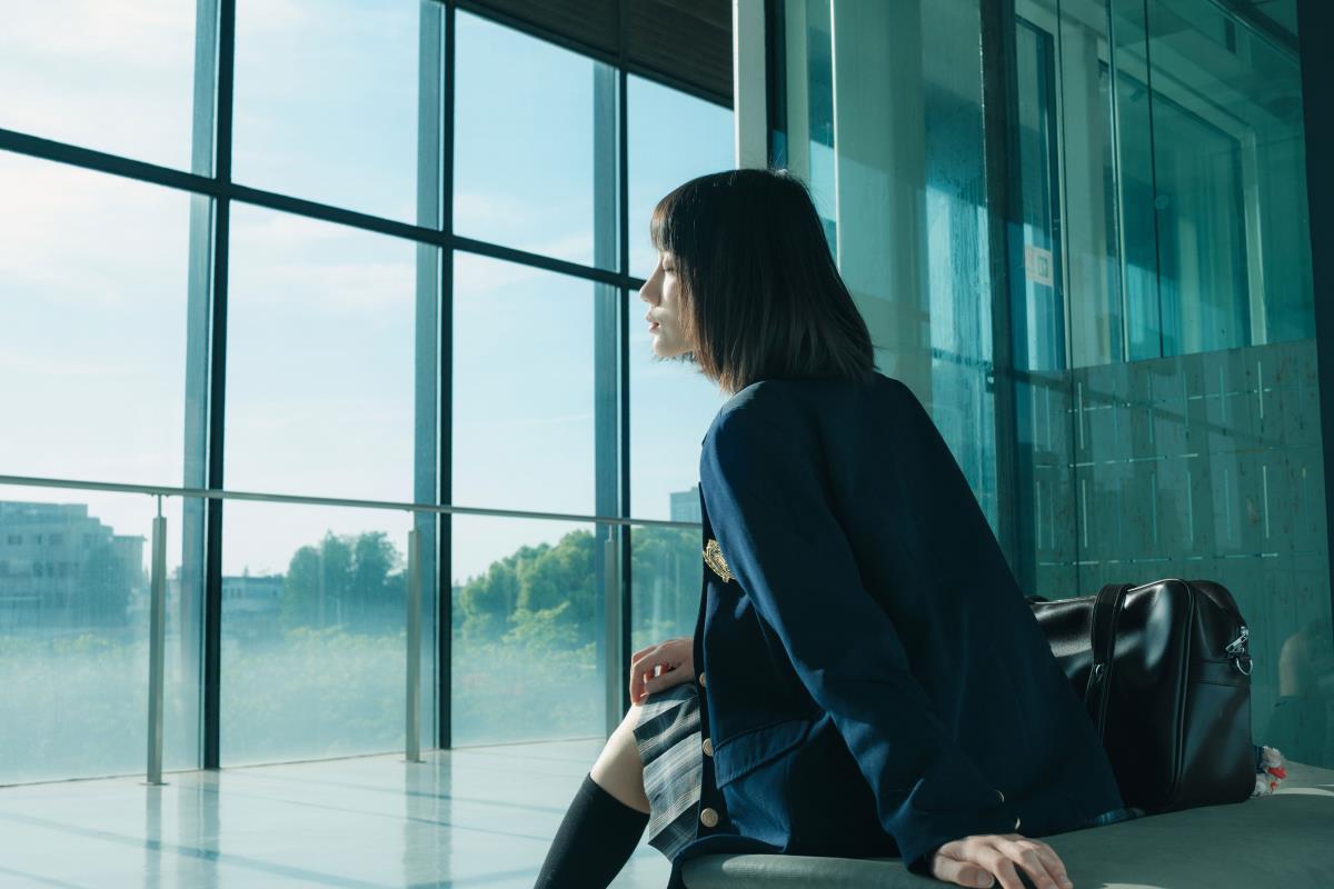 这哪里是在拍照，这明明是在拍电影 - 摄影：不苦 - 模特：七七-艺语图