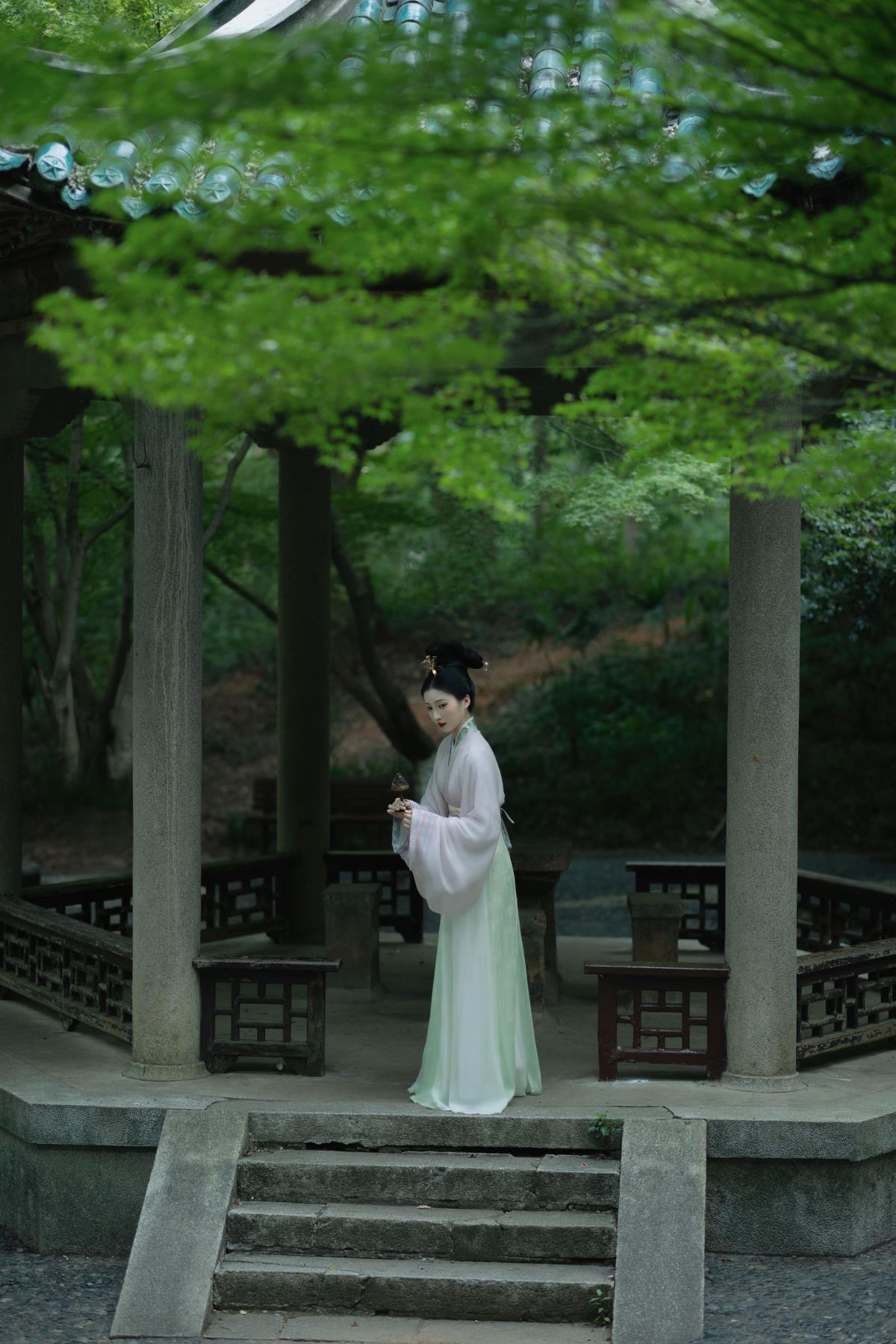 山中小憩 - 摄影：若寒Rock - 模特：企鹅融融-艺语图