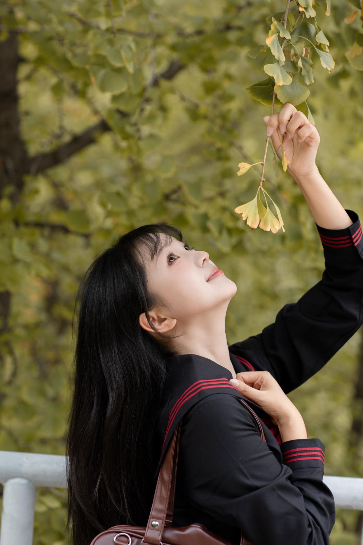 树荫下的日系少女 – 摄影：芥茉 – 模特：鱼泡泡-艺语图