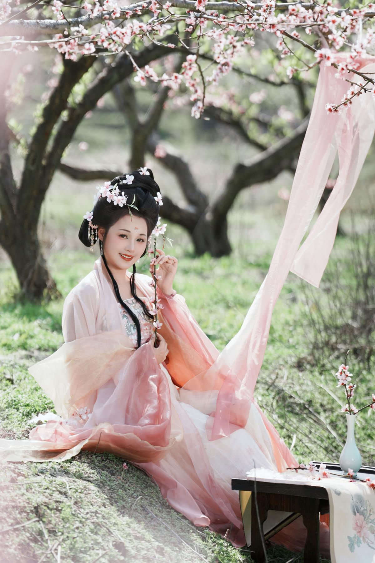 桃花古风人像拍摄 - 摄影：小蜜蜂 - 模特：泱泱泱呀-艺语图