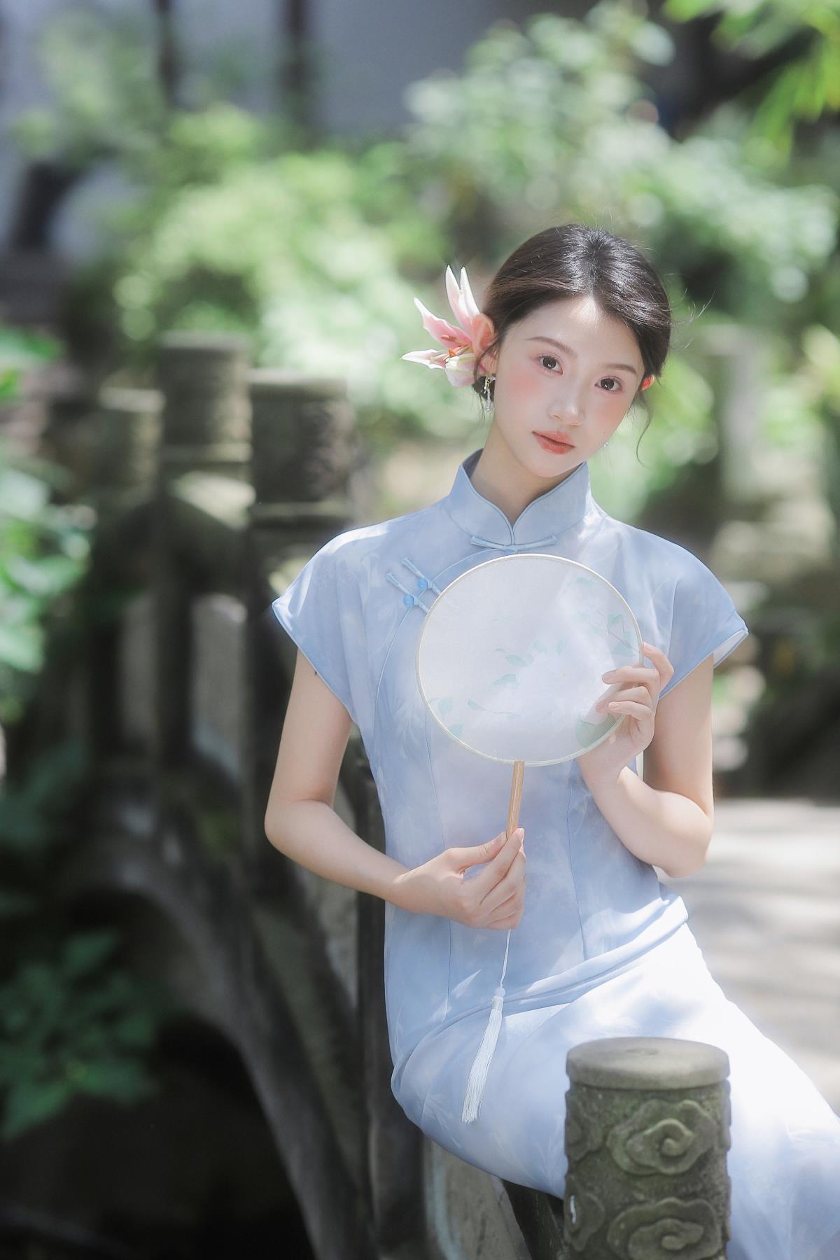 她是一朵清丽的百合花 - 摄影：薄荷糖 - 模特：铜萱柒-艺语图