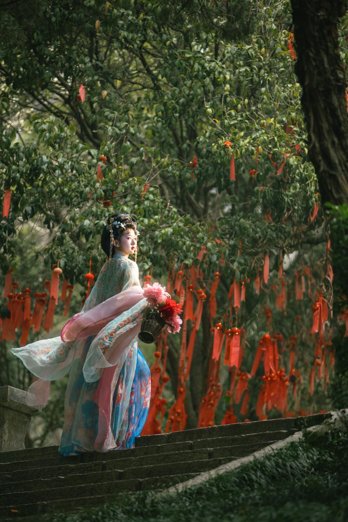 花想容 – 摄影：沉诗思 – 模特：酸辣湯兒-艺语图