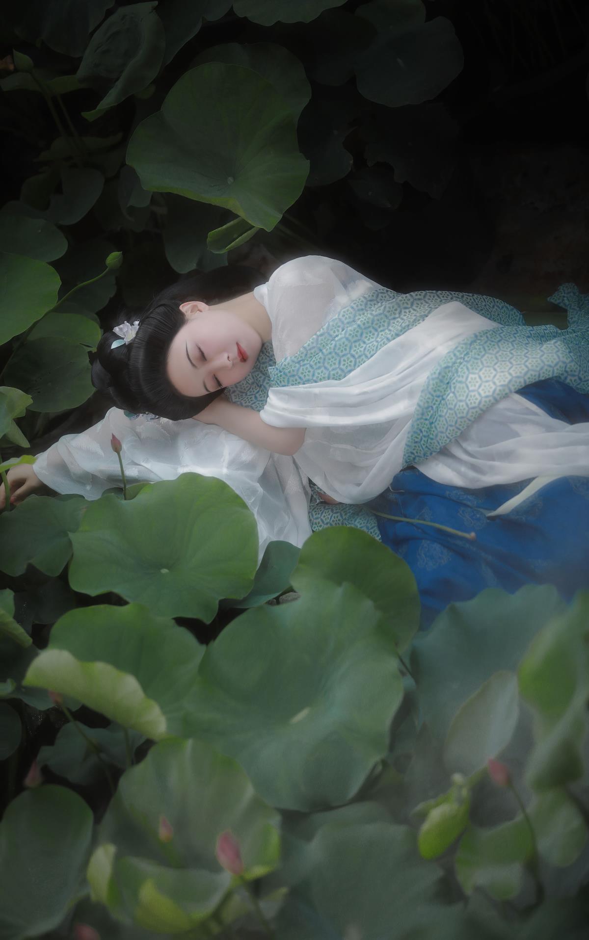 雨微凉，沁衣间 - 摄影：阿录- - 模特：一固美撇捺-艺语图