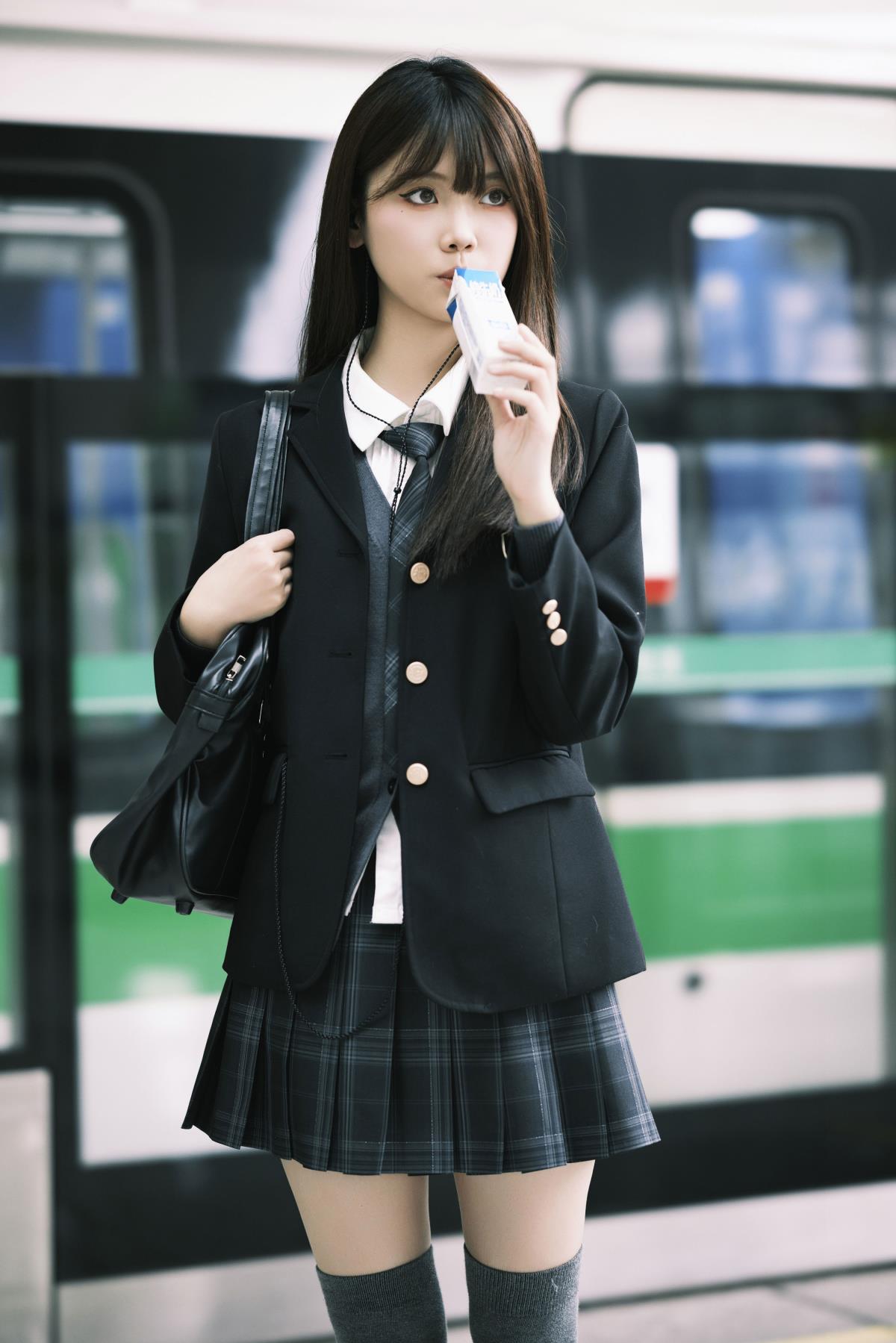 地铁jk – 摄影：武庚 – 模特：阿静-艺语图