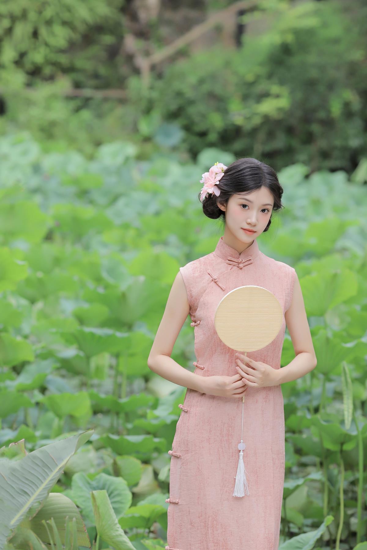 误入藕花深处 - 摄影：薄荷糖 - 模特：一口烧麦-艺语图