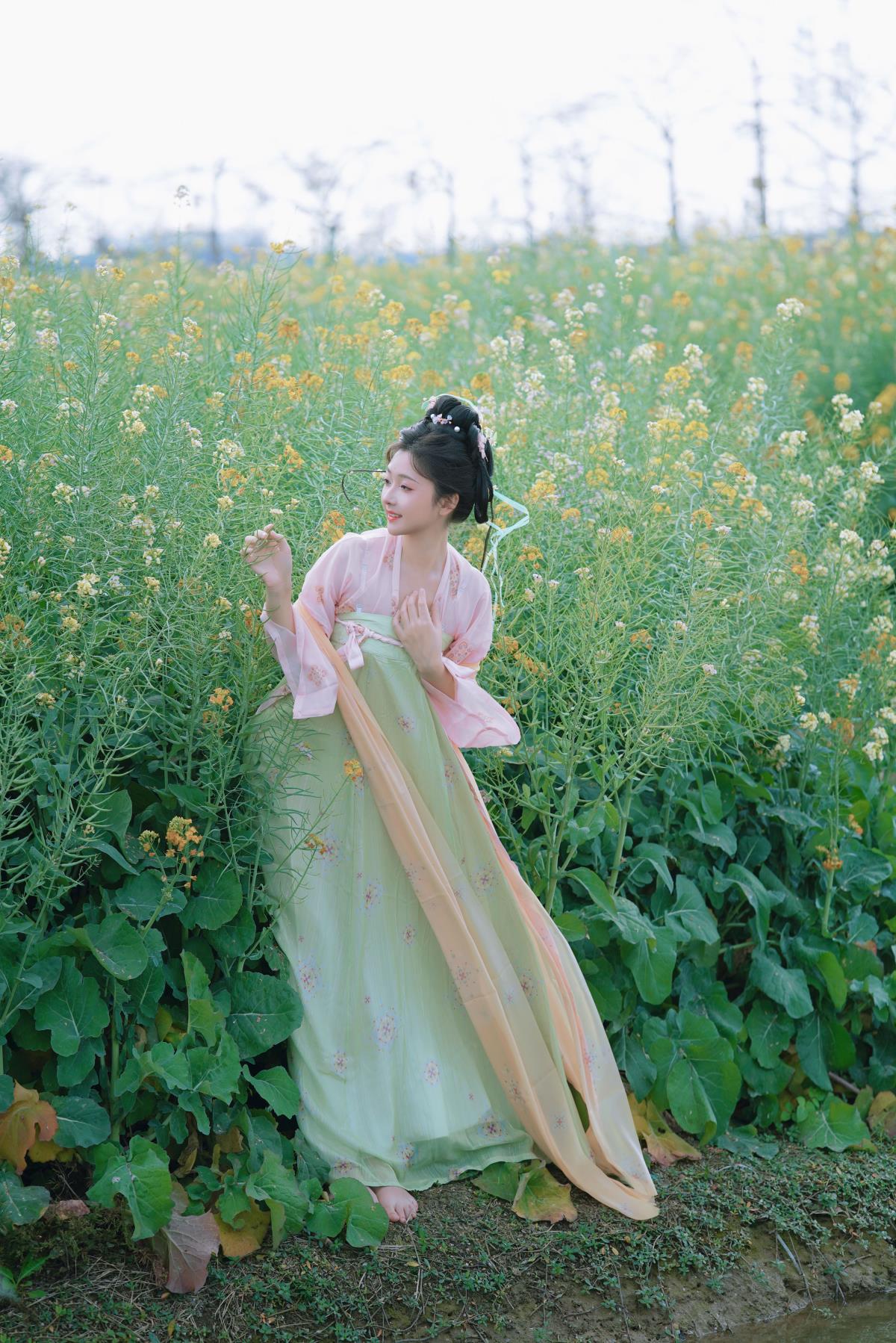 邂逅七彩花田里的仙女 - 摄影：Tommy汤面 - 模特：漩涡鸣子-艺语图