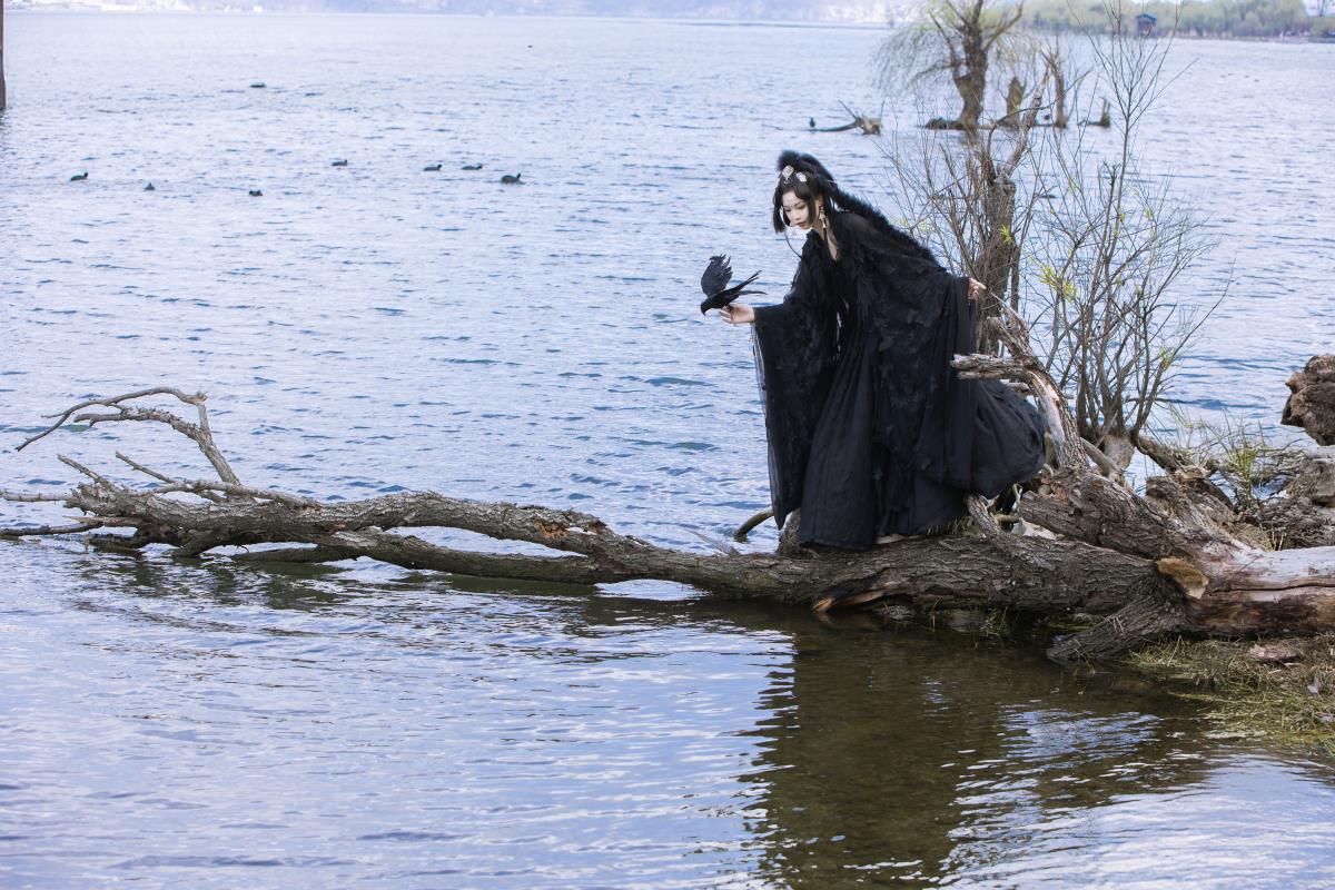 乌鸦拟人 - 摄影:沉诗思 - 模特:晚晚-艺语图