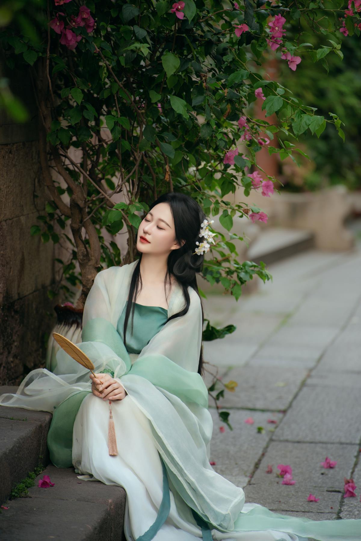 浮生暂寄梦中梦，世事如闻风里风 – 摄影：破晓X – 模特：無月-艺语图