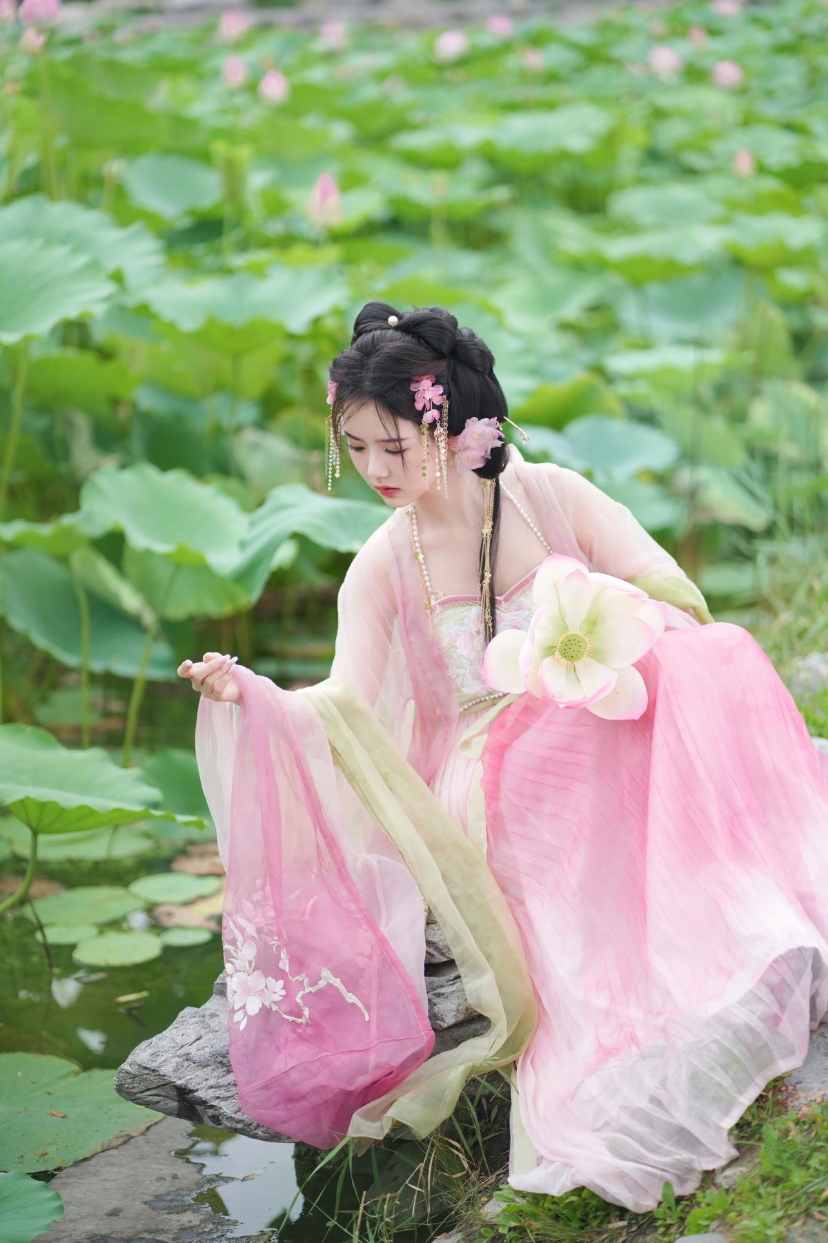 误入藕花深处 - 摄影：摄影师桐子 - 模特：是鱼干啊～-艺语图