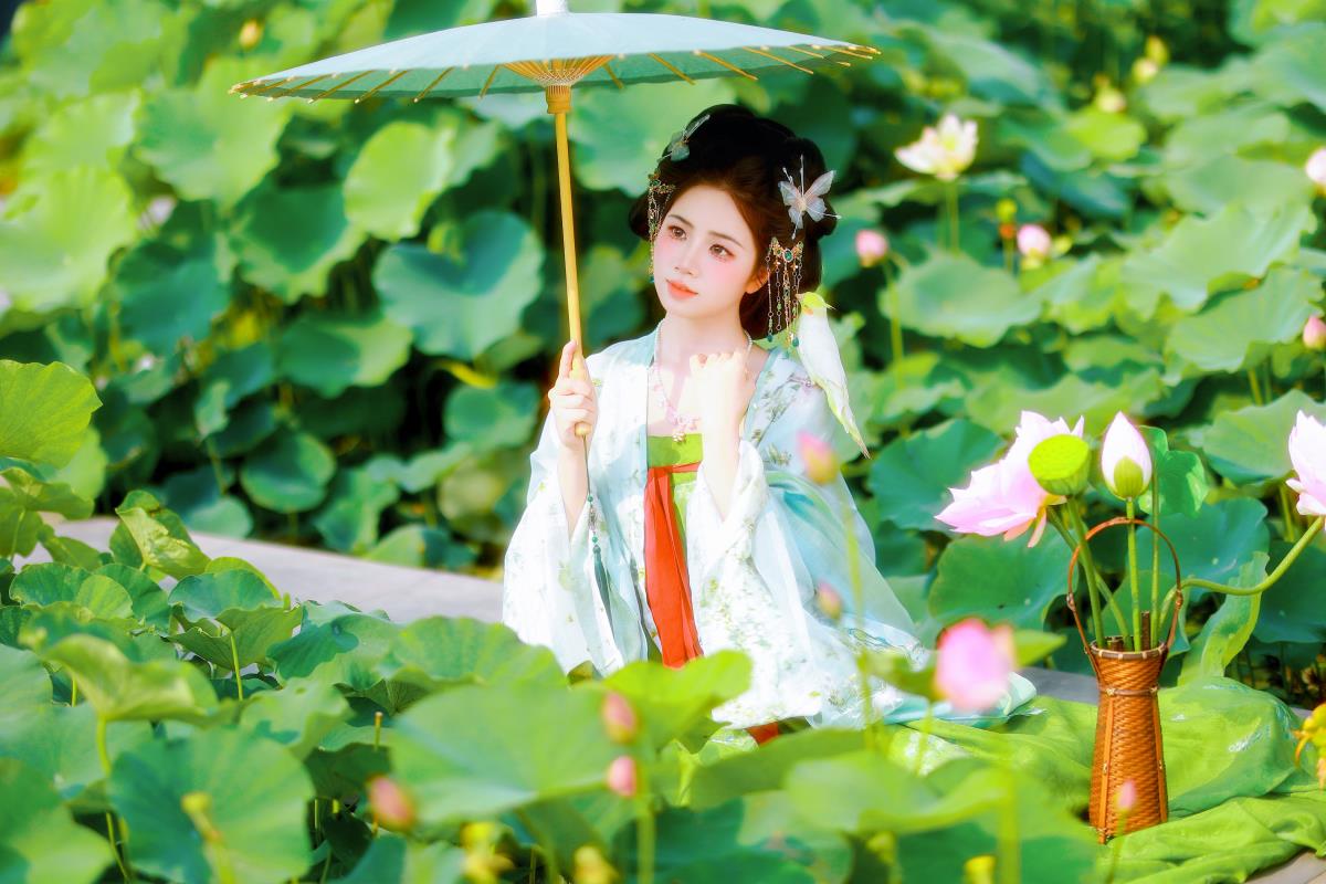 小荷塘 - 摄影：荷叶叶 - 模特：小杜同学-艺语图