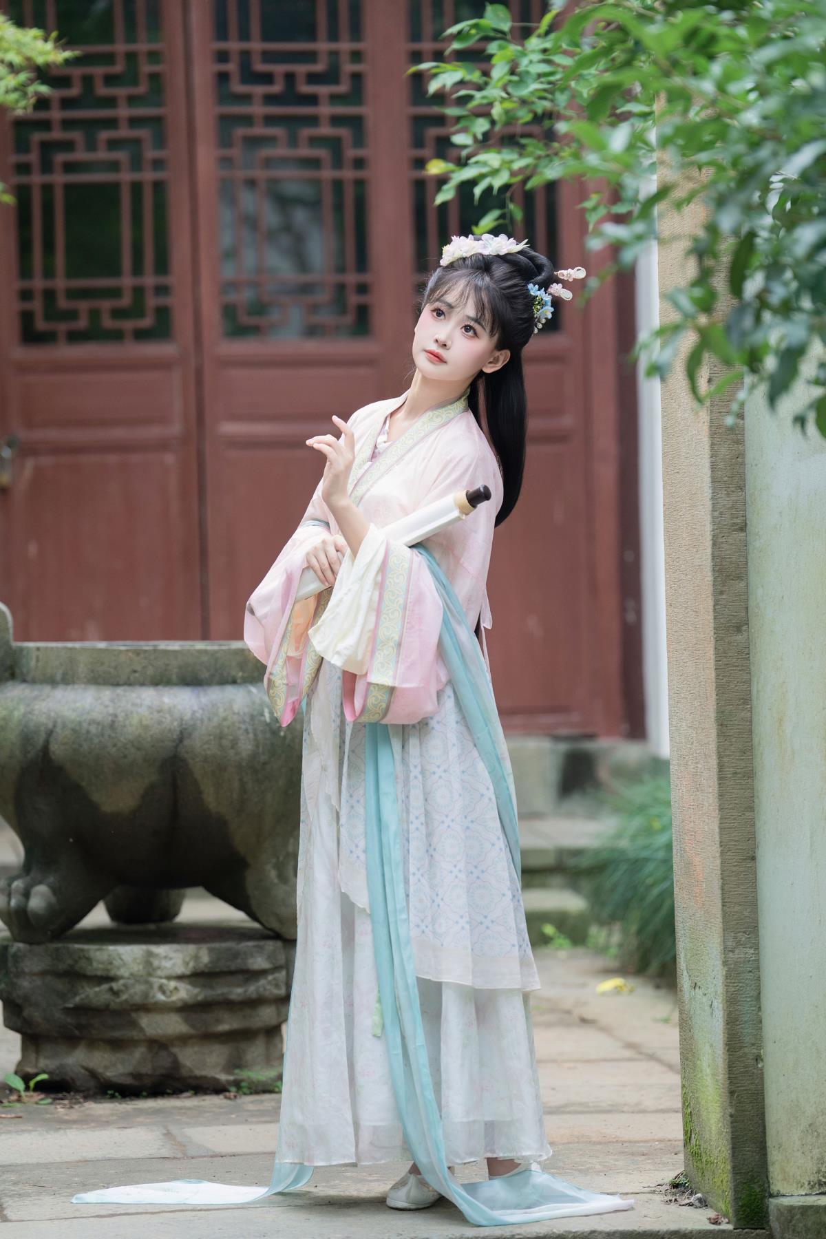 粉色仙女 – 摄影：西夏 – 模特：湫一只岁岁-艺语图