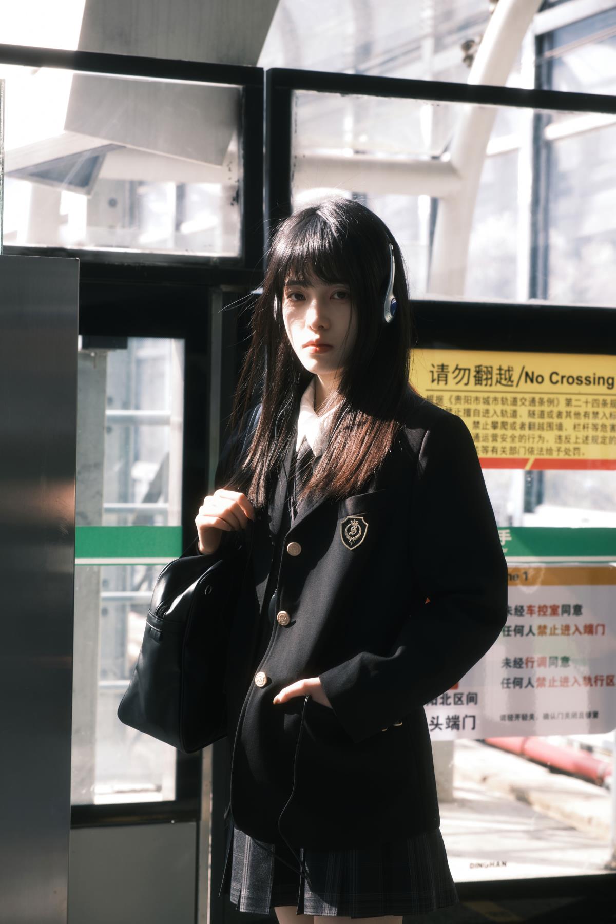 地铁jk - 摄影：武庚 - 模特：小松麻奈-艺语图