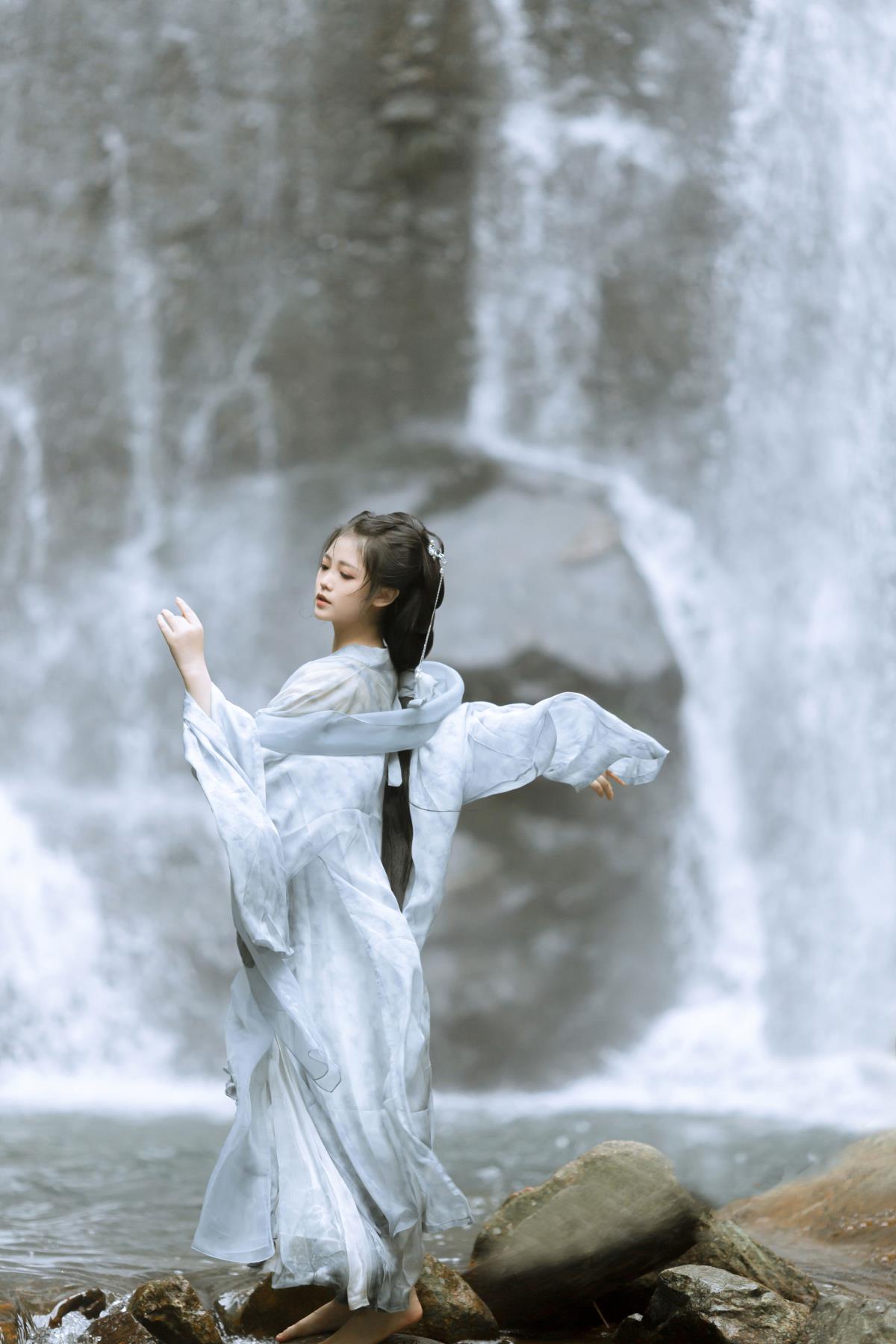 追风赶月莫停留 – 摄影：笨笨 – 模特：七七_ry-艺语图