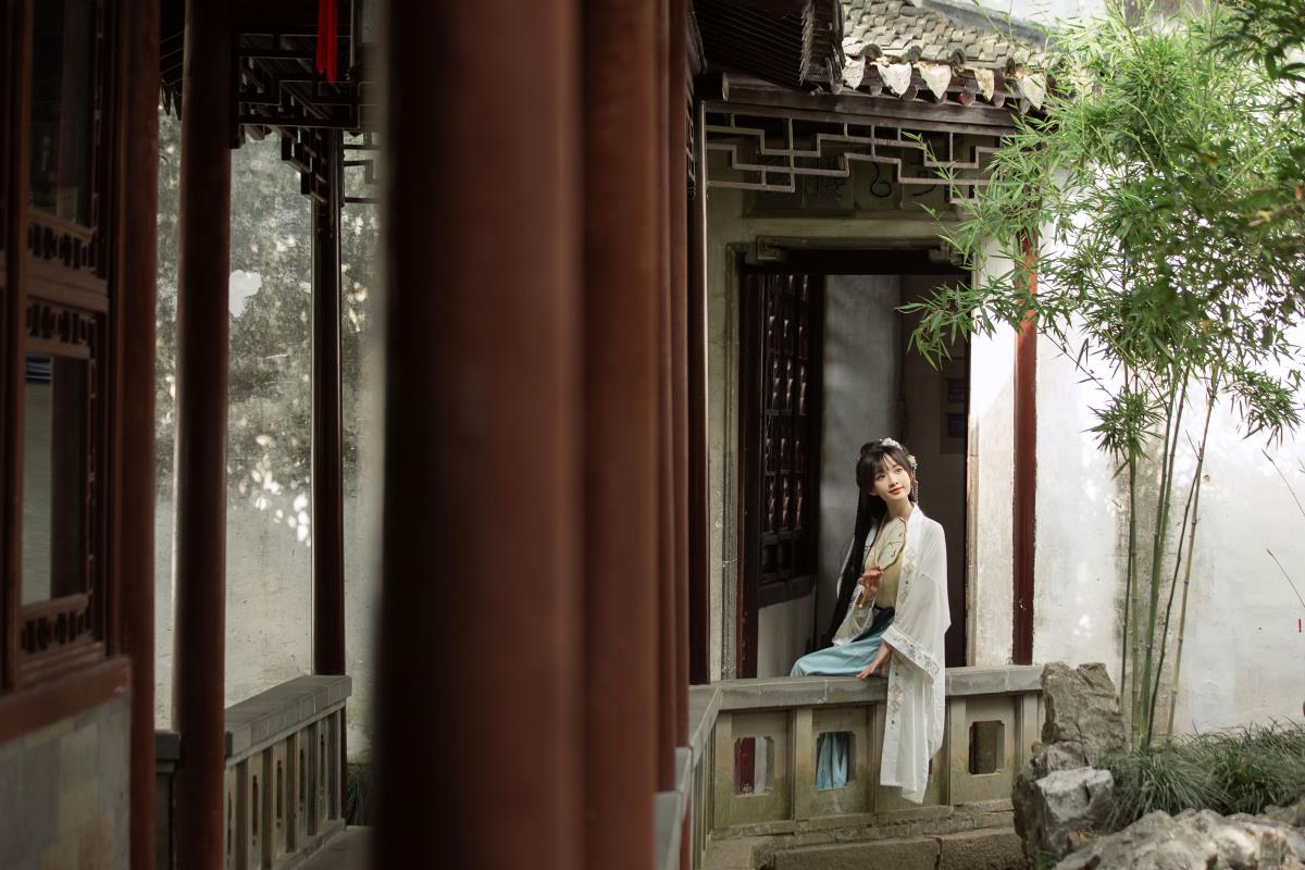 小扇引微凉，悠悠夏日长 – 摄影：双木嘉容 – 模特：莉莉崽w-艺语图