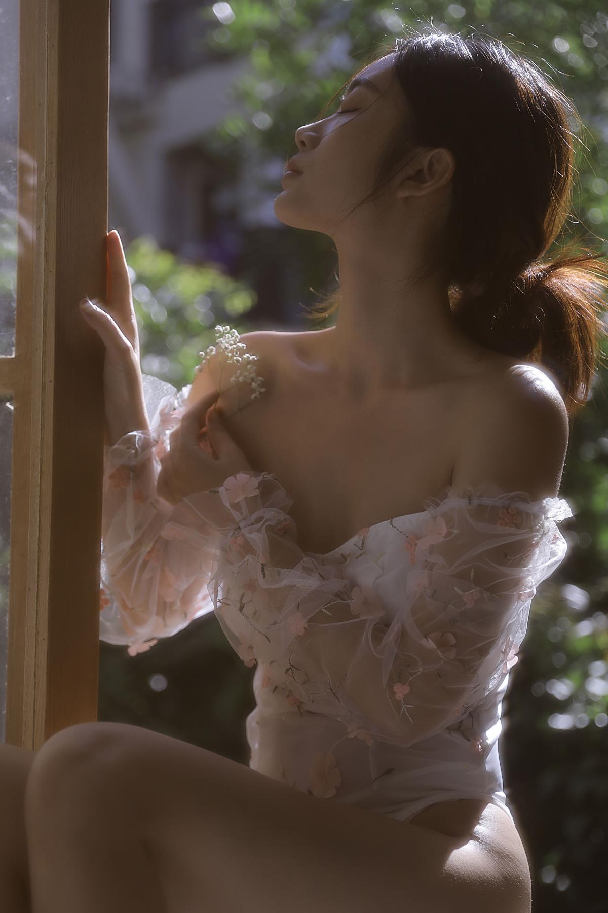 窗边心事 - 摄影：周忠孜忆 - 模特：六六-艺语图