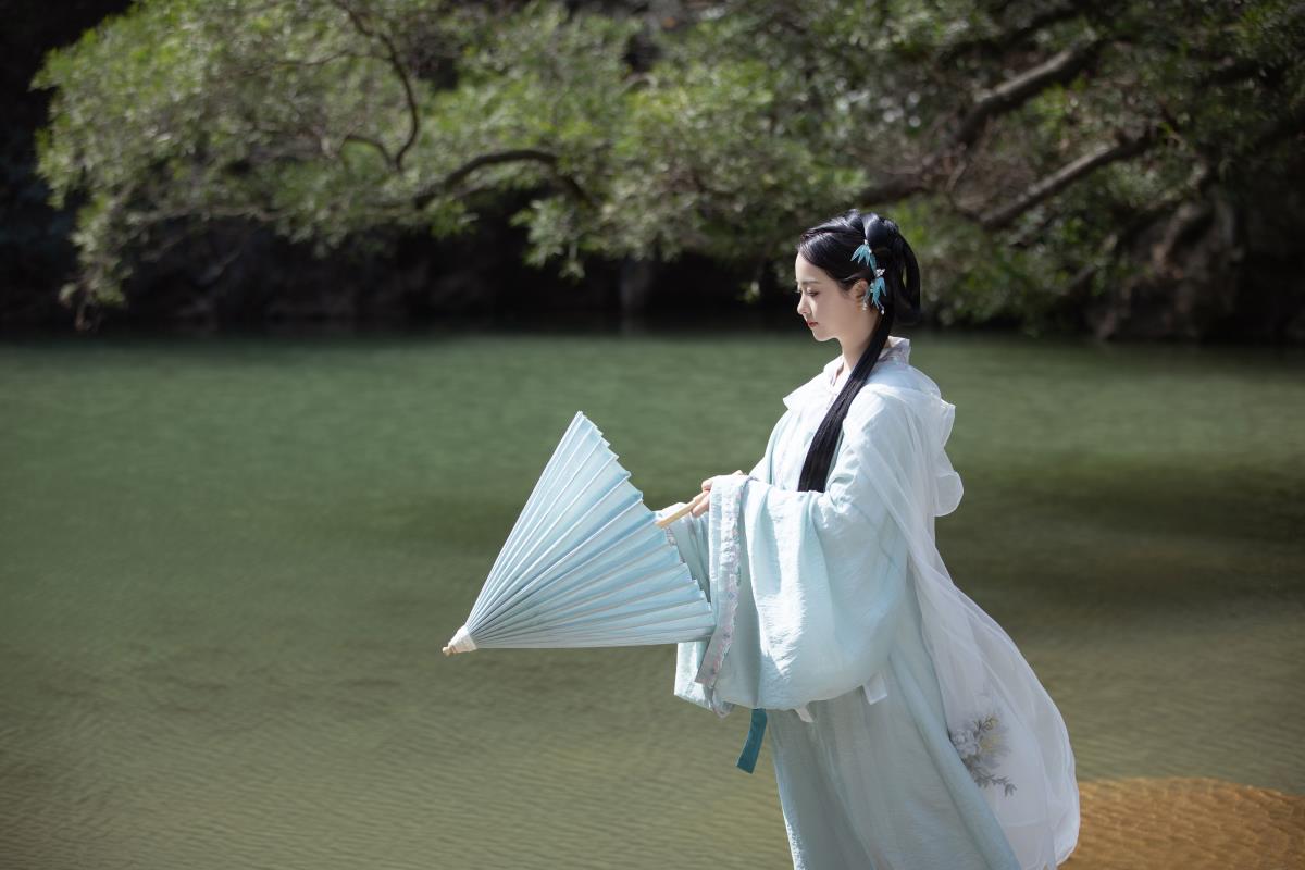 青山 – 摄影：沉诗思 – 模特：涵涵-艺语图